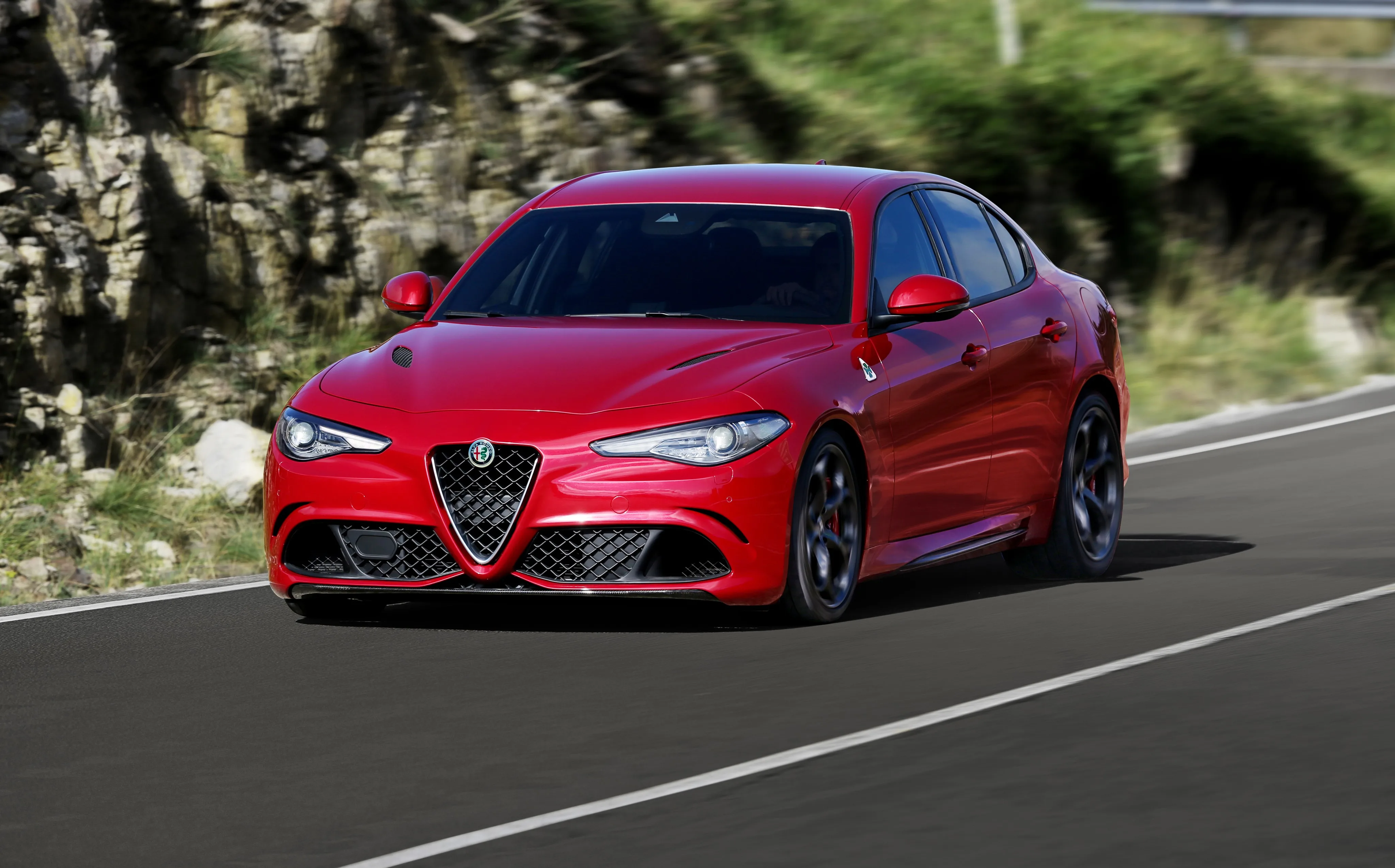 ALFA-ROMEO-Giulia-Quadrifoglio-Verde-5465_15-4.jpeg