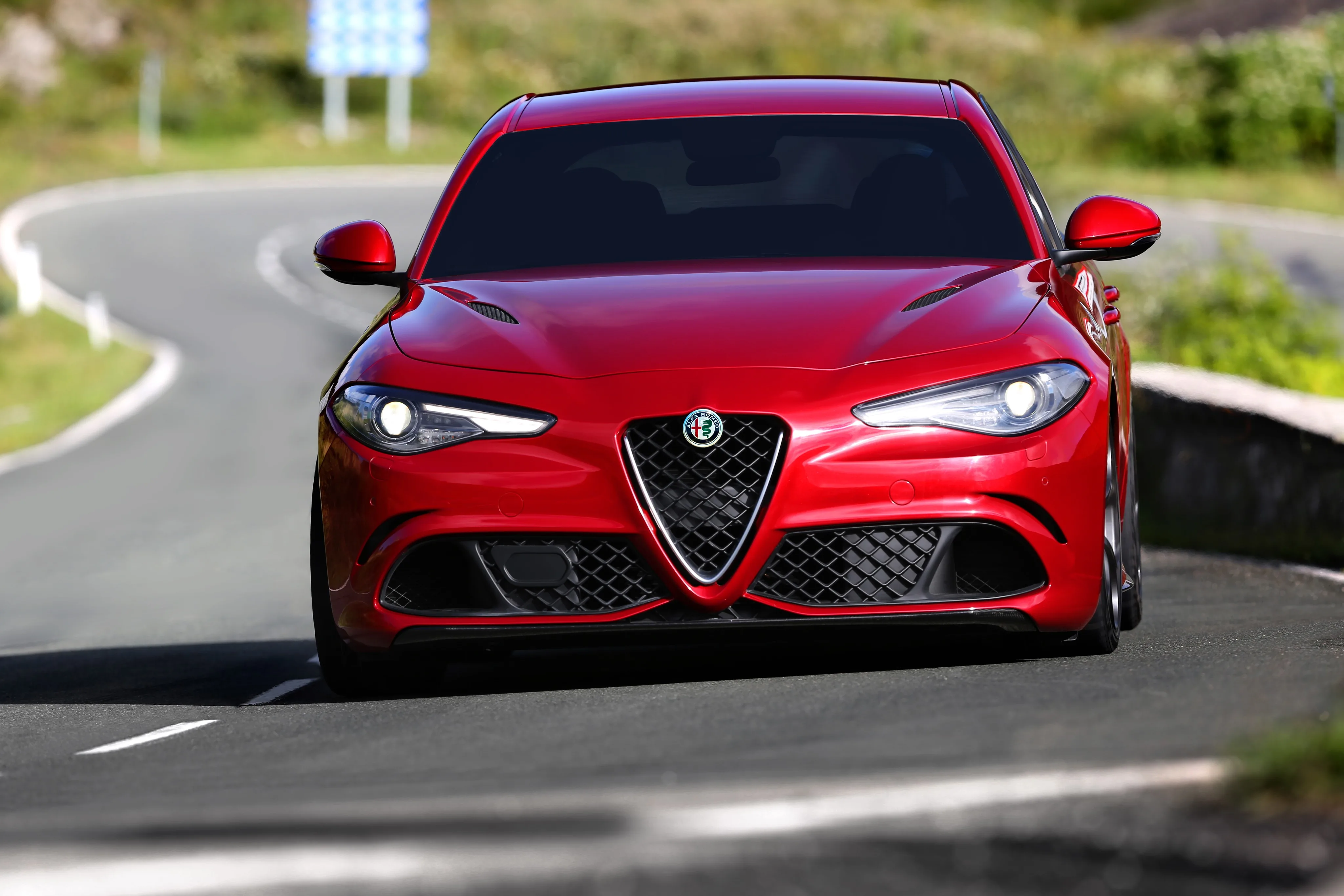 ALFA-ROMEO-Giulia-Quadrifoglio-Verde-5465_16-4.jpeg