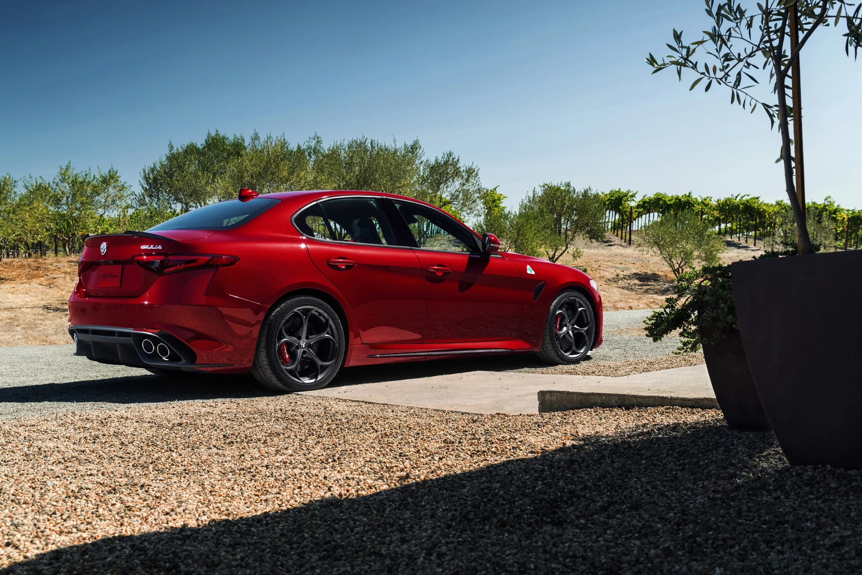 ALFA-ROMEO-Giulia-Quadrifoglio-Verde-5465_41-3.jpeg