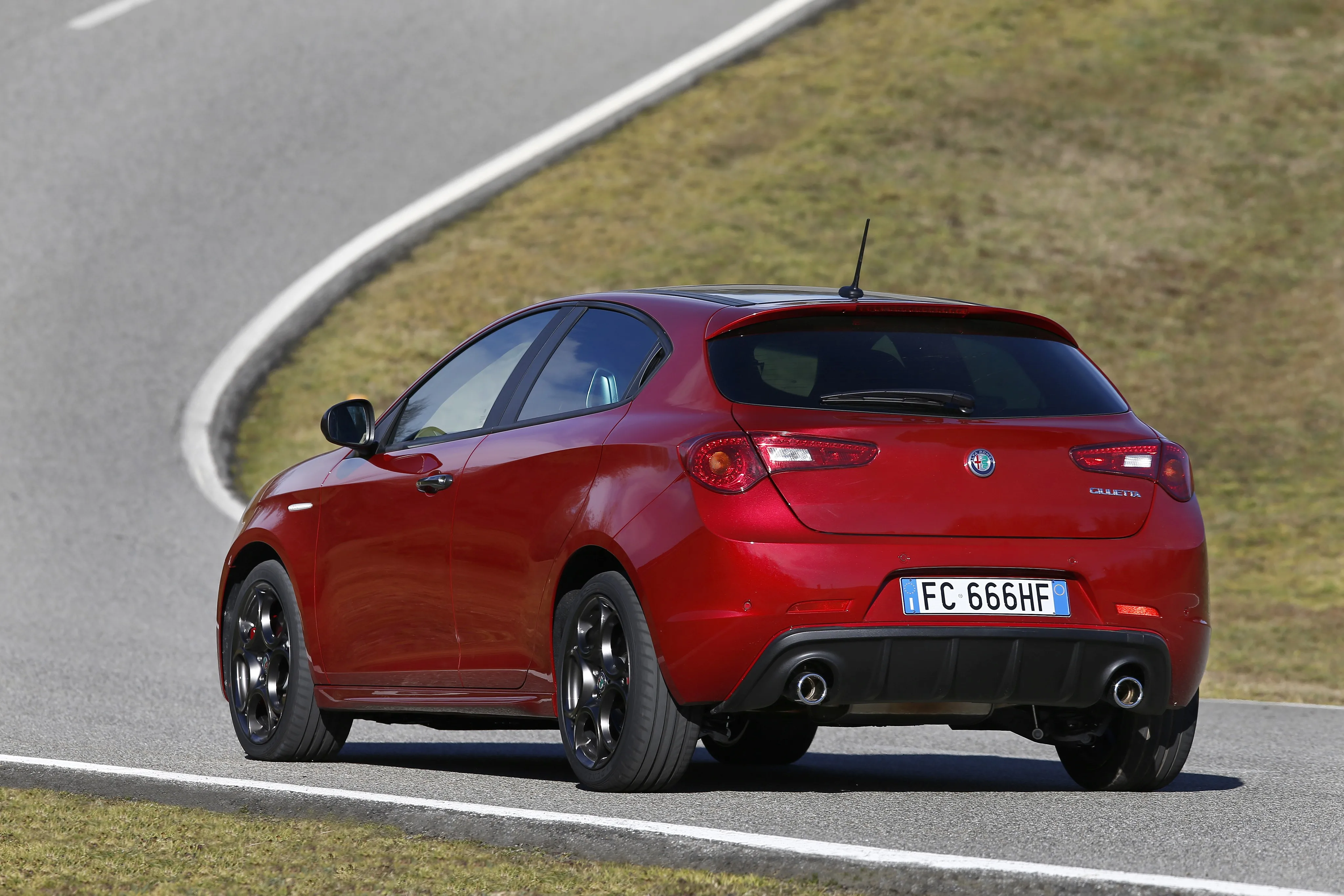 ALFA-ROMEO-Giulietta-5645_10-3.jpeg