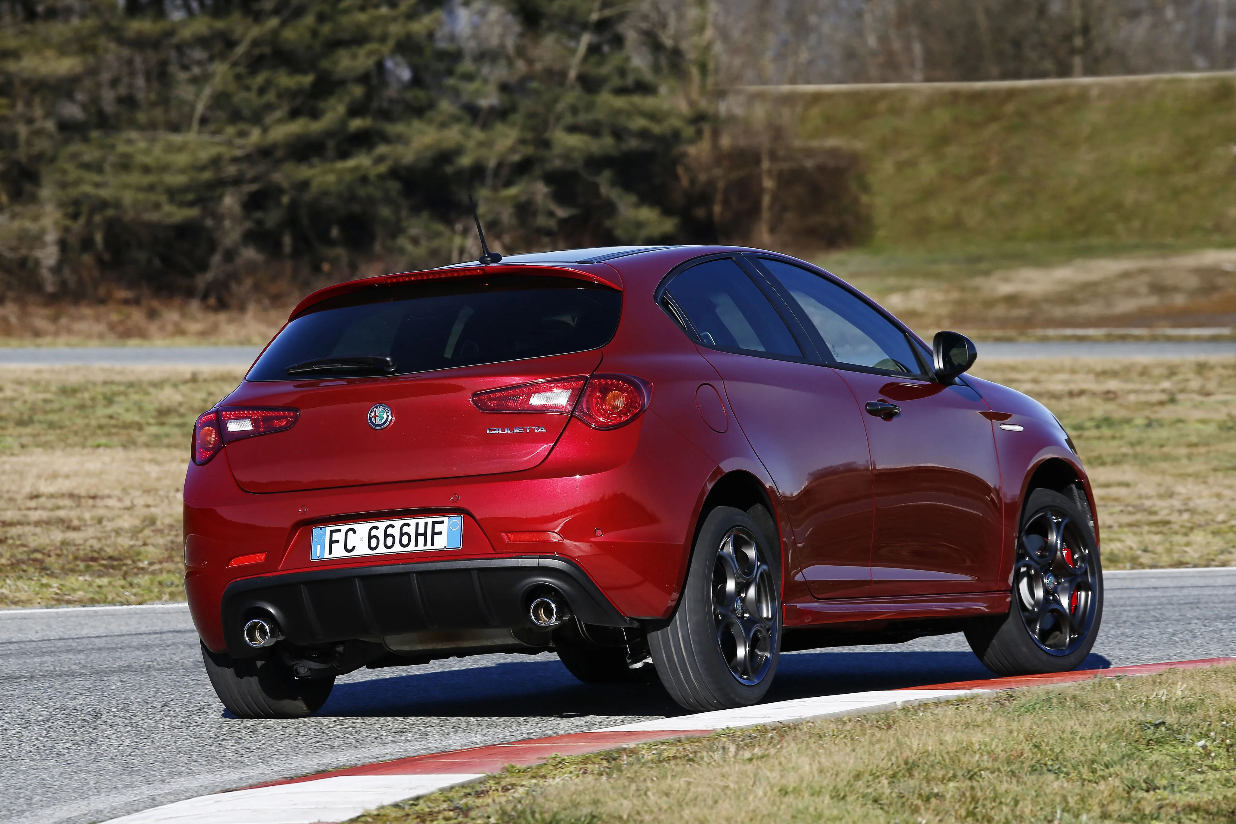 ALFA-ROMEO-Giulietta-5645_7-3.jpeg