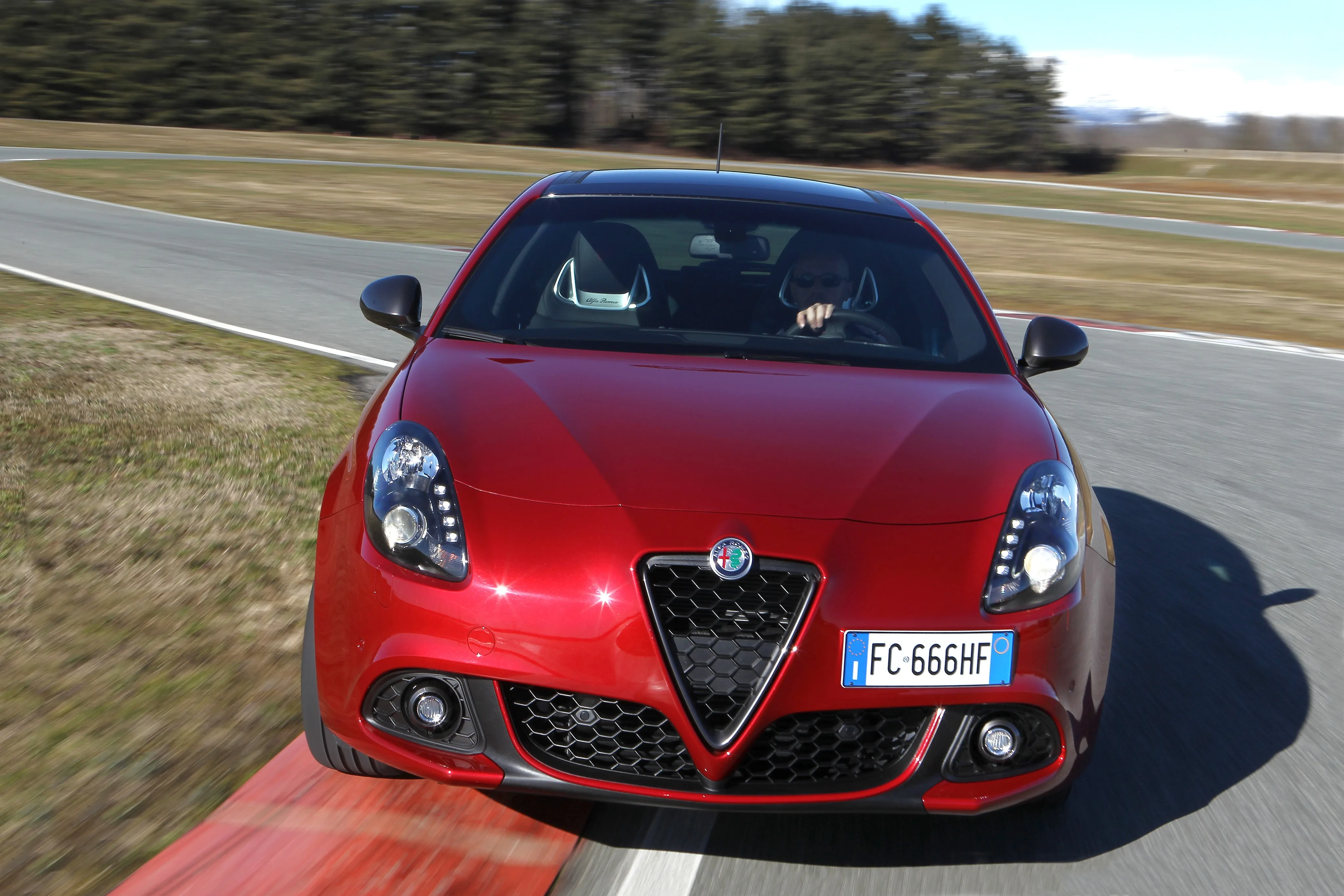 ALFA-ROMEO-Giulietta-5645_8-3.jpeg