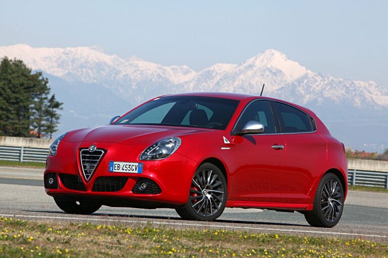 ALFA ROMEO Giulietta Quadrifoglio Verde 2011-2016