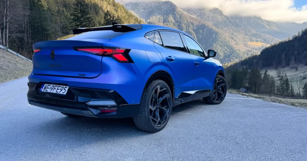 Nowoczesny Renault Rafale E-Tech 4x4 300 – czy SUV z silnikiem 1.2 warty jest 270 tys. zł?