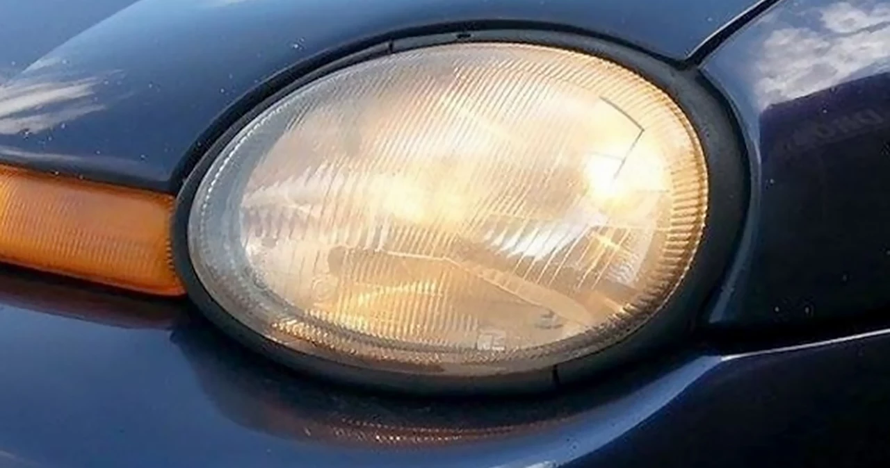 Jak odnowić zmatowiałe lampy samochodowe i poprawić komfort jazdy bez zbędnych wydatków?