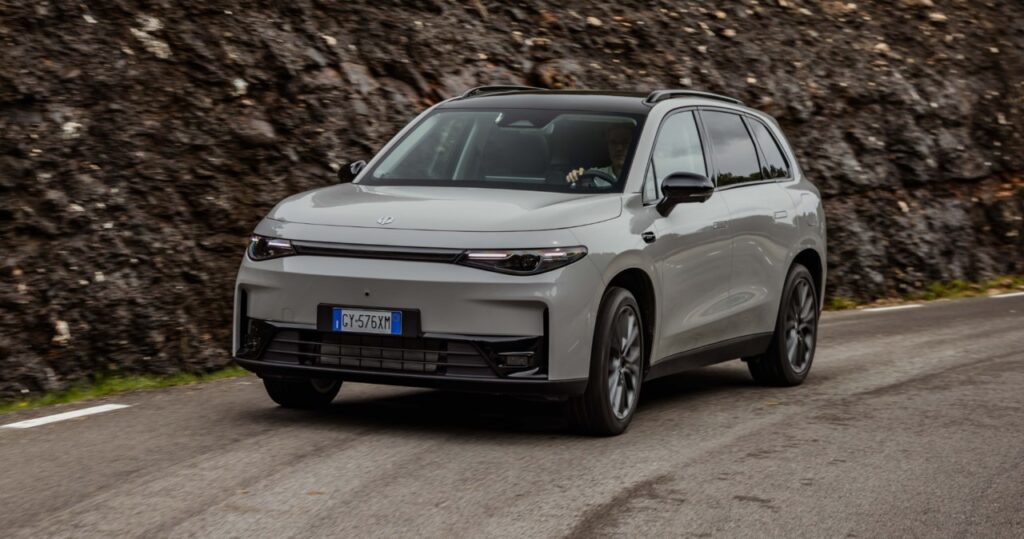 Elektryczna rewolucja w motoryzacji: Leapmotor C10 REEV zagraża spalinowym gigantom