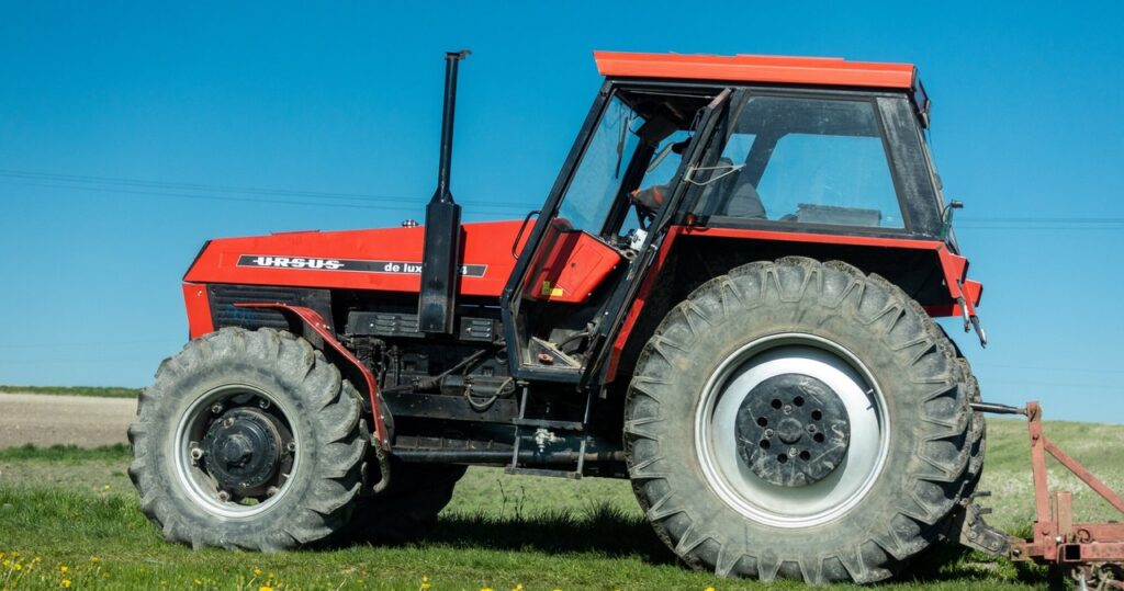 Ursus na nowo rozkwita: Inwestycje w ciągniki i innowacyjne drony rolnicze przywracają legendę do życia