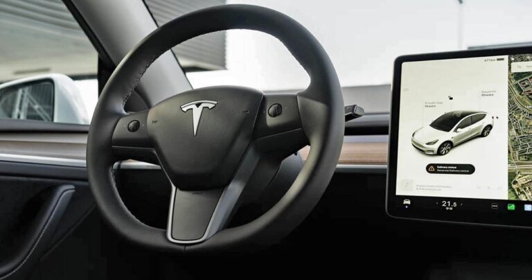 Zawyżone przebiegi Tesli na celowniku - właścicielka składa pozew o odszkodowanie