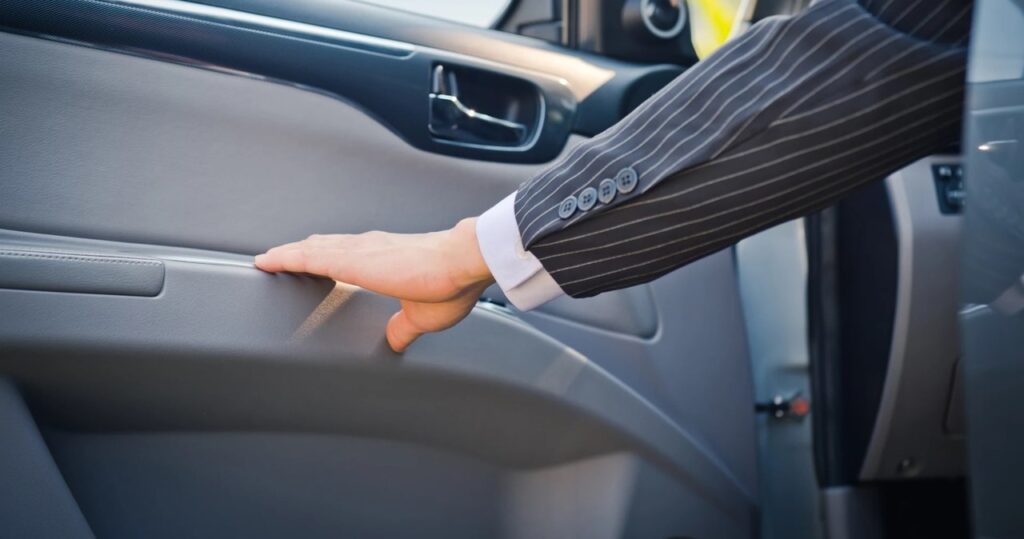 Tesla rezygnuje z tanich modeli na rzecz autonomicznych pojazdów – nowe priorytety Elona Muska