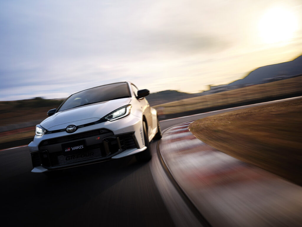 Nowa Toyota GR Yaris 2026: Doskonałość w każdym detalu dzięki ulepszonym parametrom i pakietowi Aero Performance
