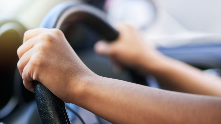 Poradnik: Wykrywanie problemów z układem kierowniczym