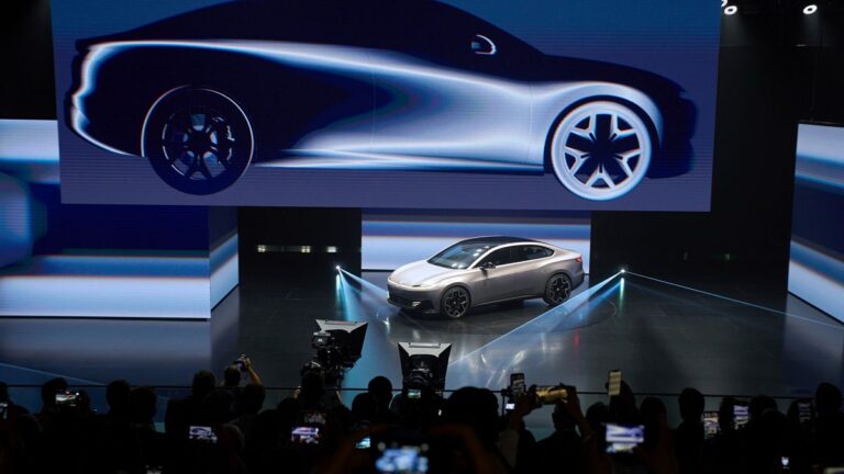 Mercedes-Benz prezentuje innowacyjne pojazdy i technologie na Auto Shanghai 2025