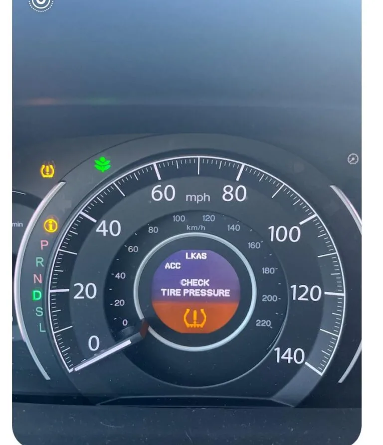 Poradnik: Jak rozpoznać problemy z czujnikiem ciśnienia w oponach?