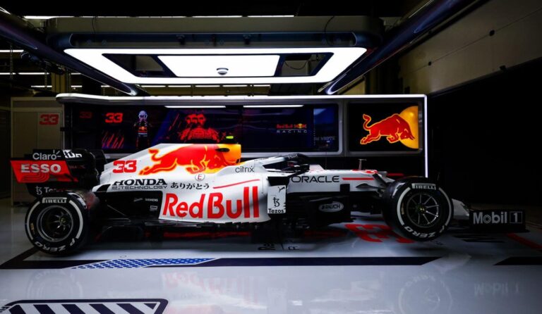 Red Bull w białych barwach na pożegnanie z Hondą podczas Grand Prix Japonii