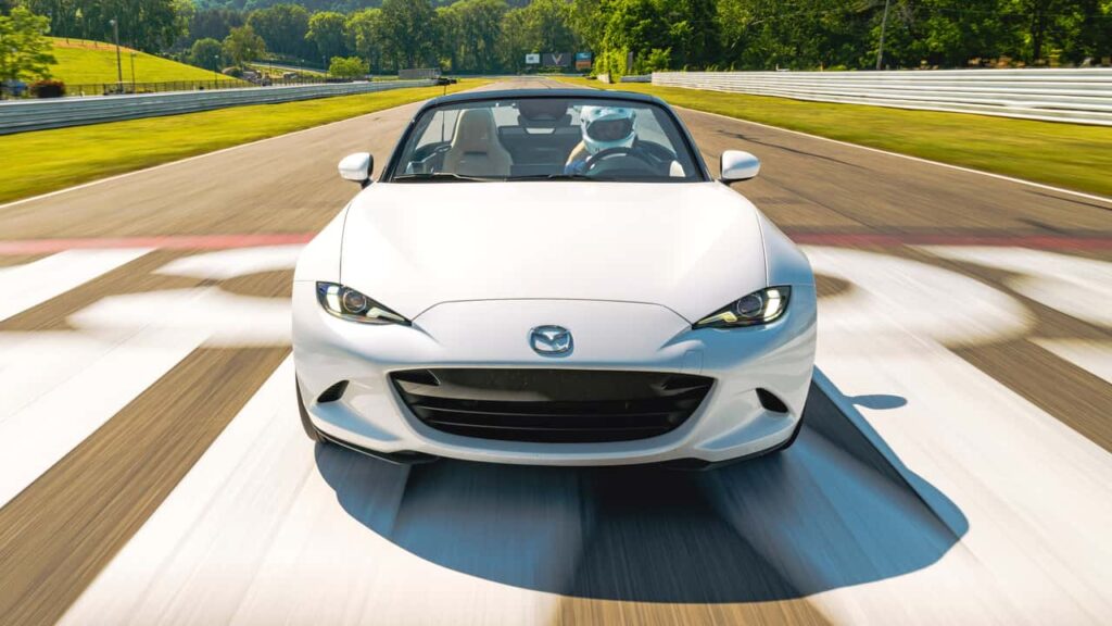 Mazda wstrzymuje dostawy nowego MX-5 Miata z powodu problemów z modułem kontrolnym