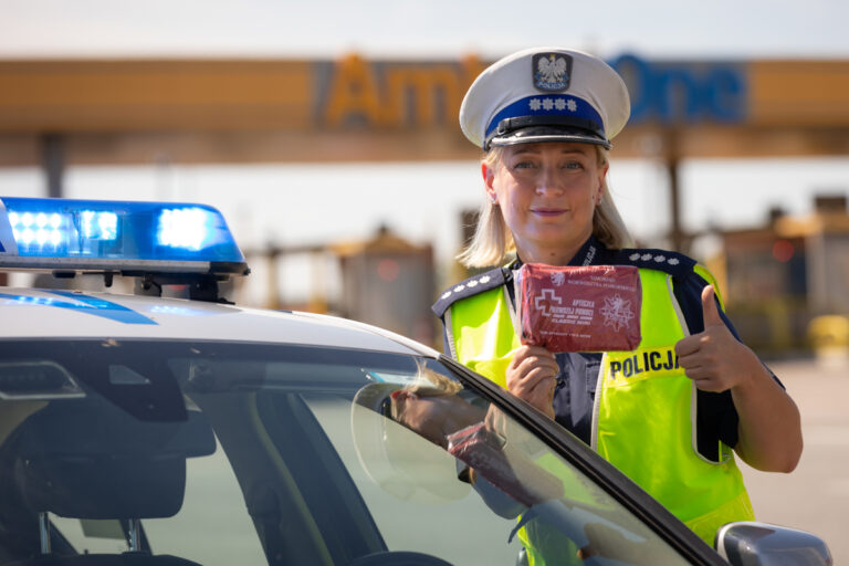 Bezpieczne przewożenie ładunków w samochodzie: unikaj mandatów i zagrożeń na drodze