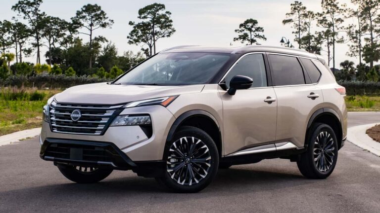 Nissan Rogue 2025: Dlaczego ten SUV cieszy się niesłabnącą popularnością?