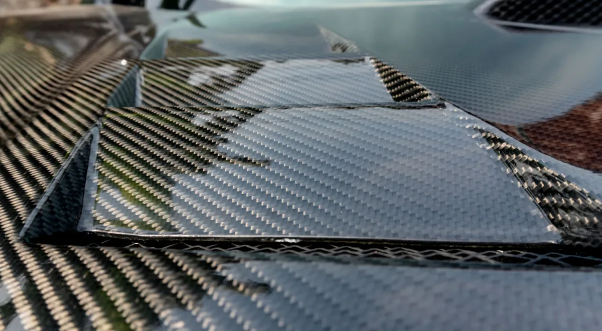 Unijne przepisy zmieniają oblicze motoryzacji: włókno węglowe na cenzurowanym