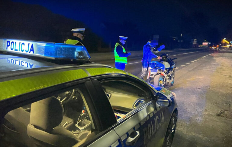 Wielkanocna akcja policji: Tysiące funkcjonariuszy na drogach dla bezpieczeństwa kierowców