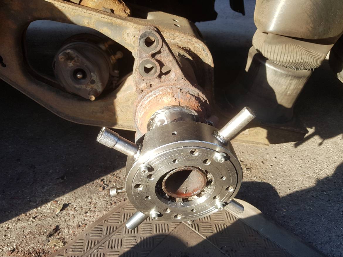 Objawy uszkodzenia osi w samochodzie