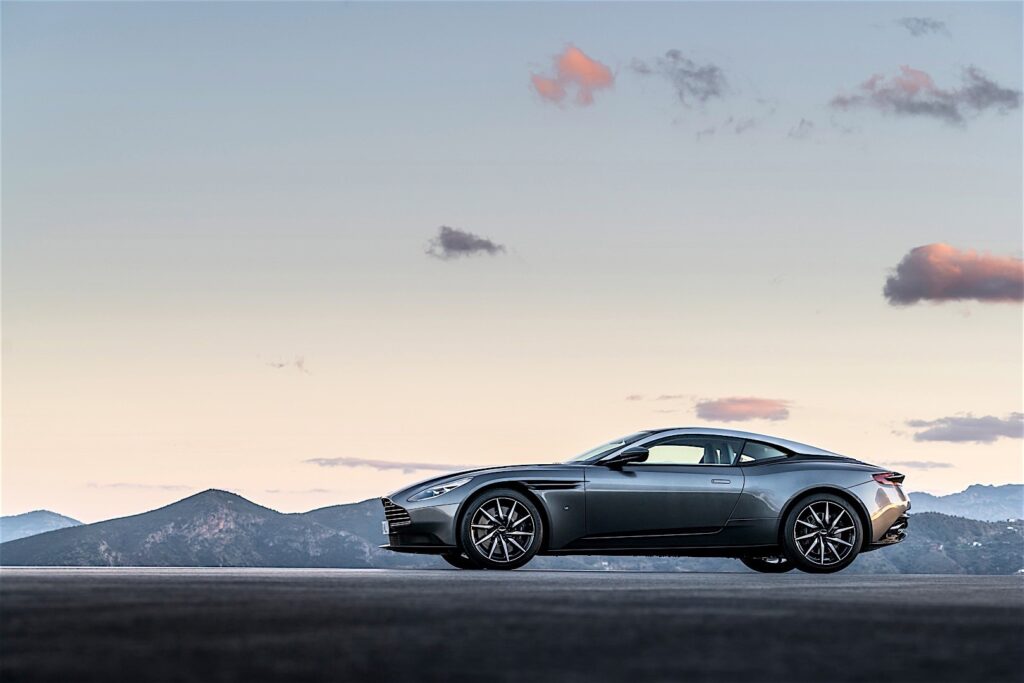 ASTON MARTIN DB11 2016-Present