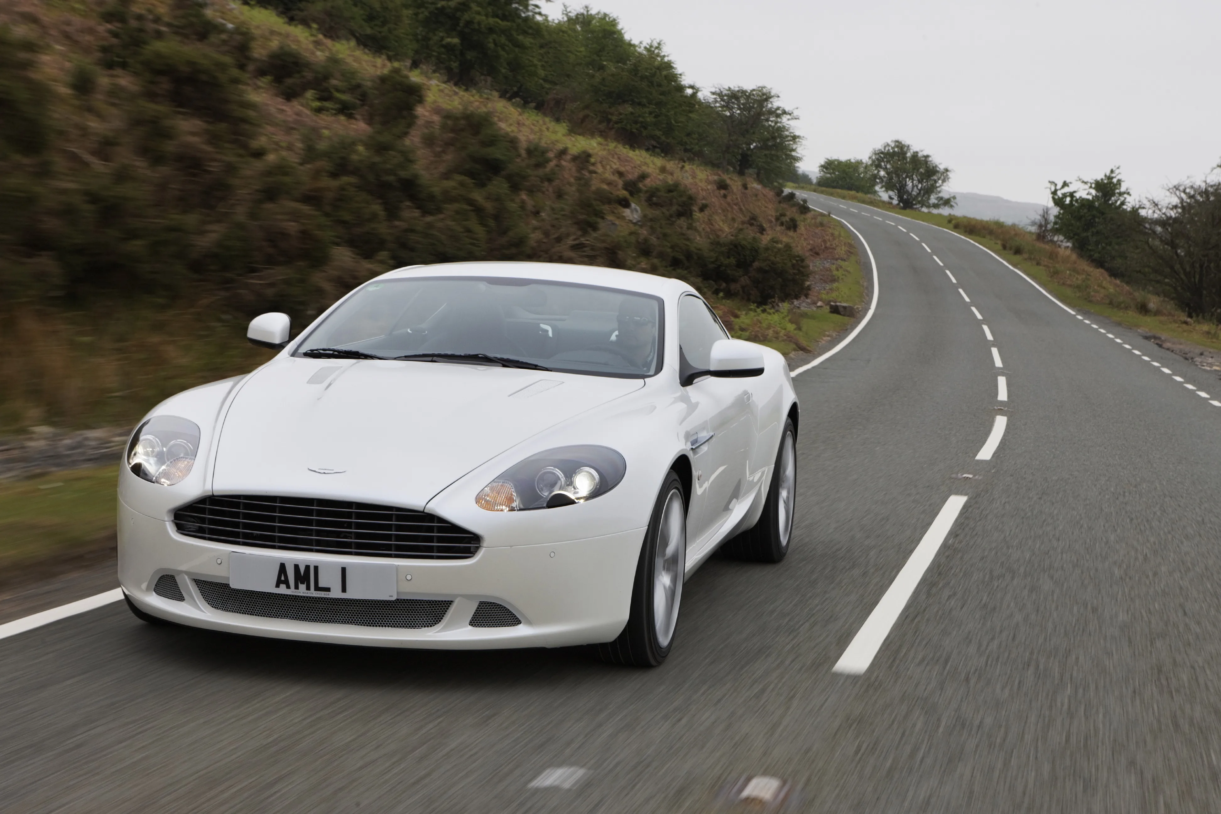 ASTON-MARTIN-DB9-Coupe-4369_29.jpg
