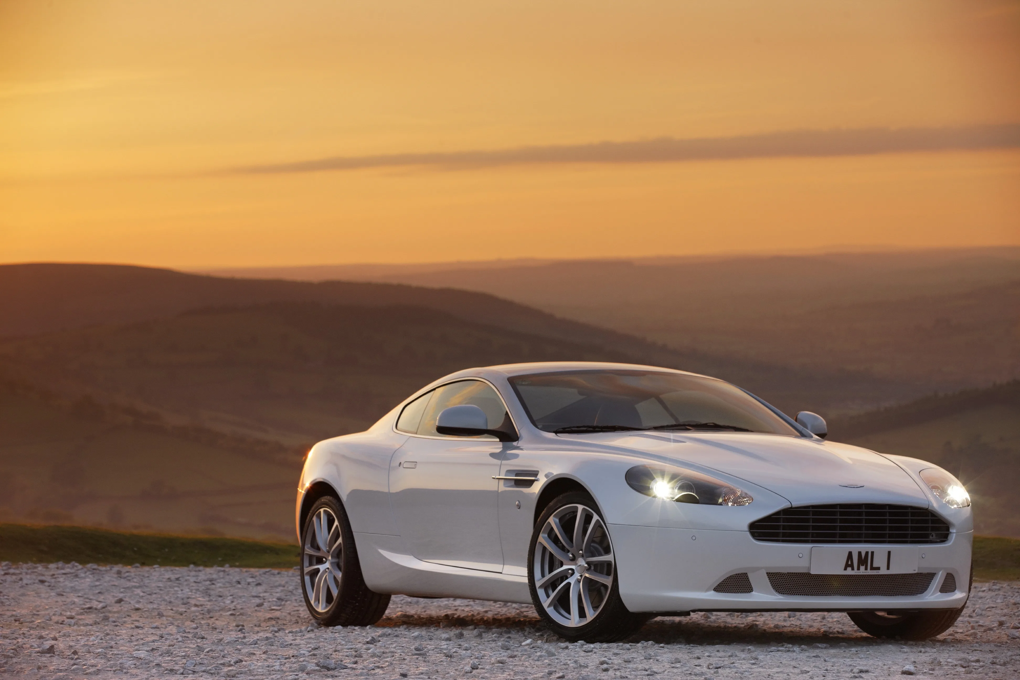 ASTON-MARTIN-DB9-Coupe-4369_31.jpg
