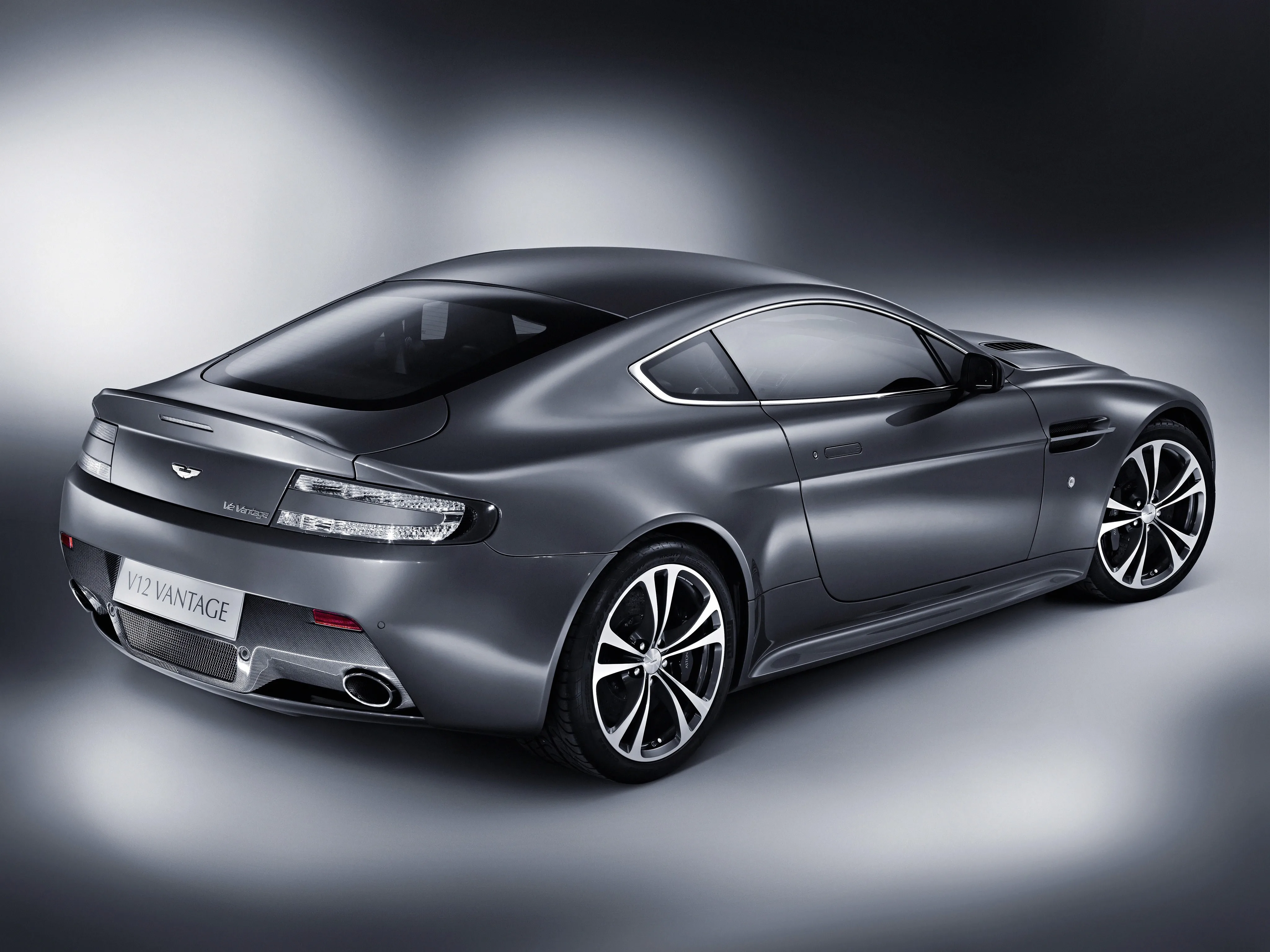 ASTON-MARTIN-V12-Vantage-3893_39.jpeg