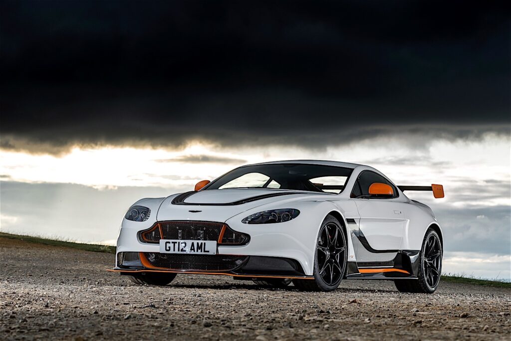 ASTON MARTIN Vantage GT12 2015-2016