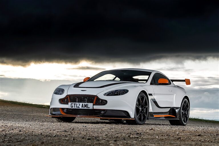 ASTON MARTIN Vantage GT12 2015-2016