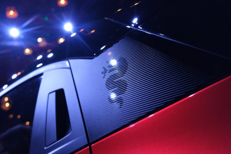 Alfa Romeo prezentuje nowe logo z okazji 115. urodzin marki – co oznacza jego design?