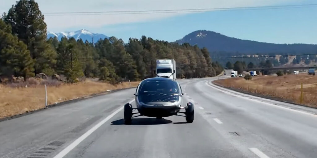 Aptera: Rewolucyjny samochód solarny pokonuje 300 mil na energii słonecznej