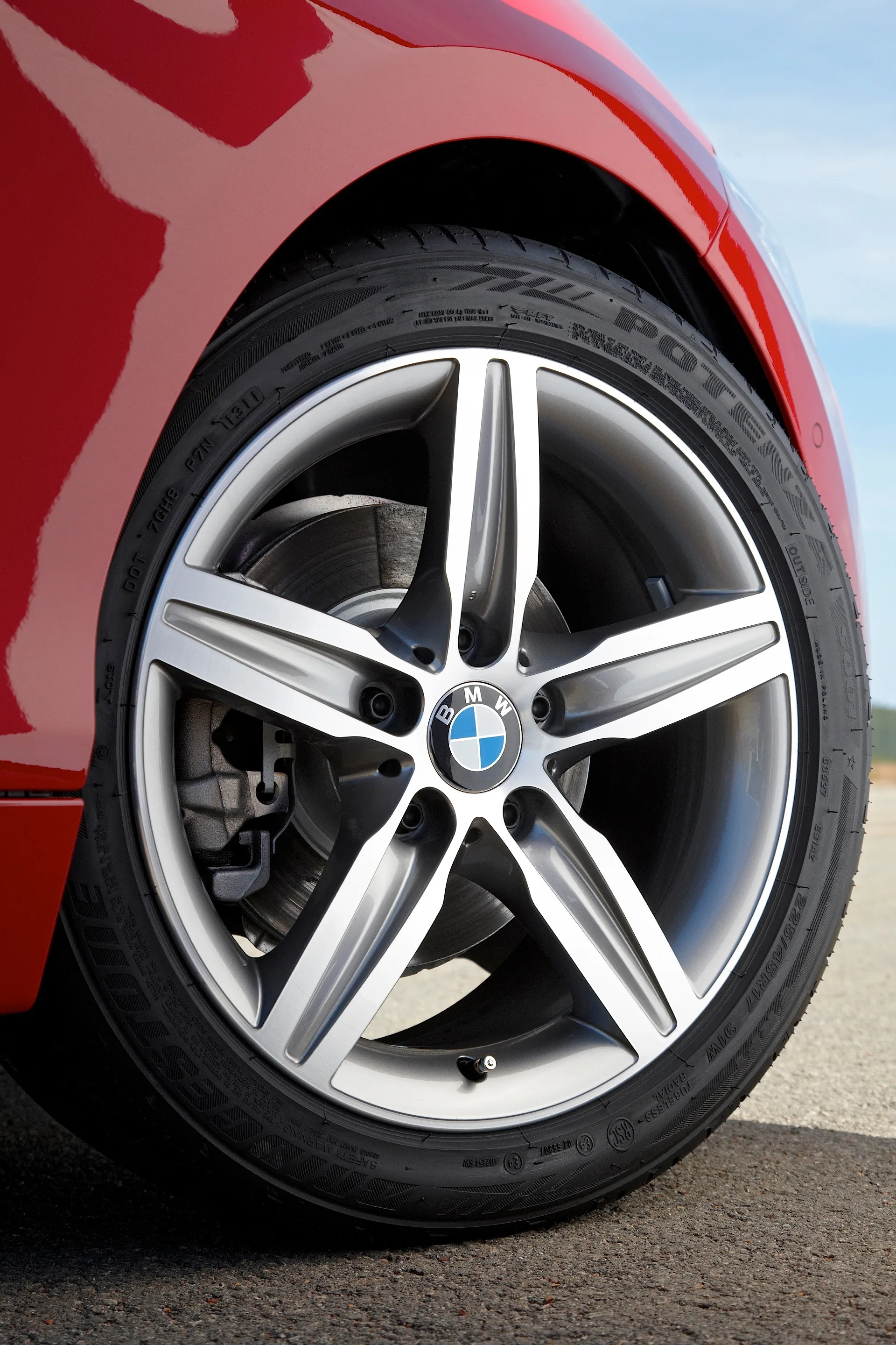 The new BMW 1 Series, Sport Line (06/2011)