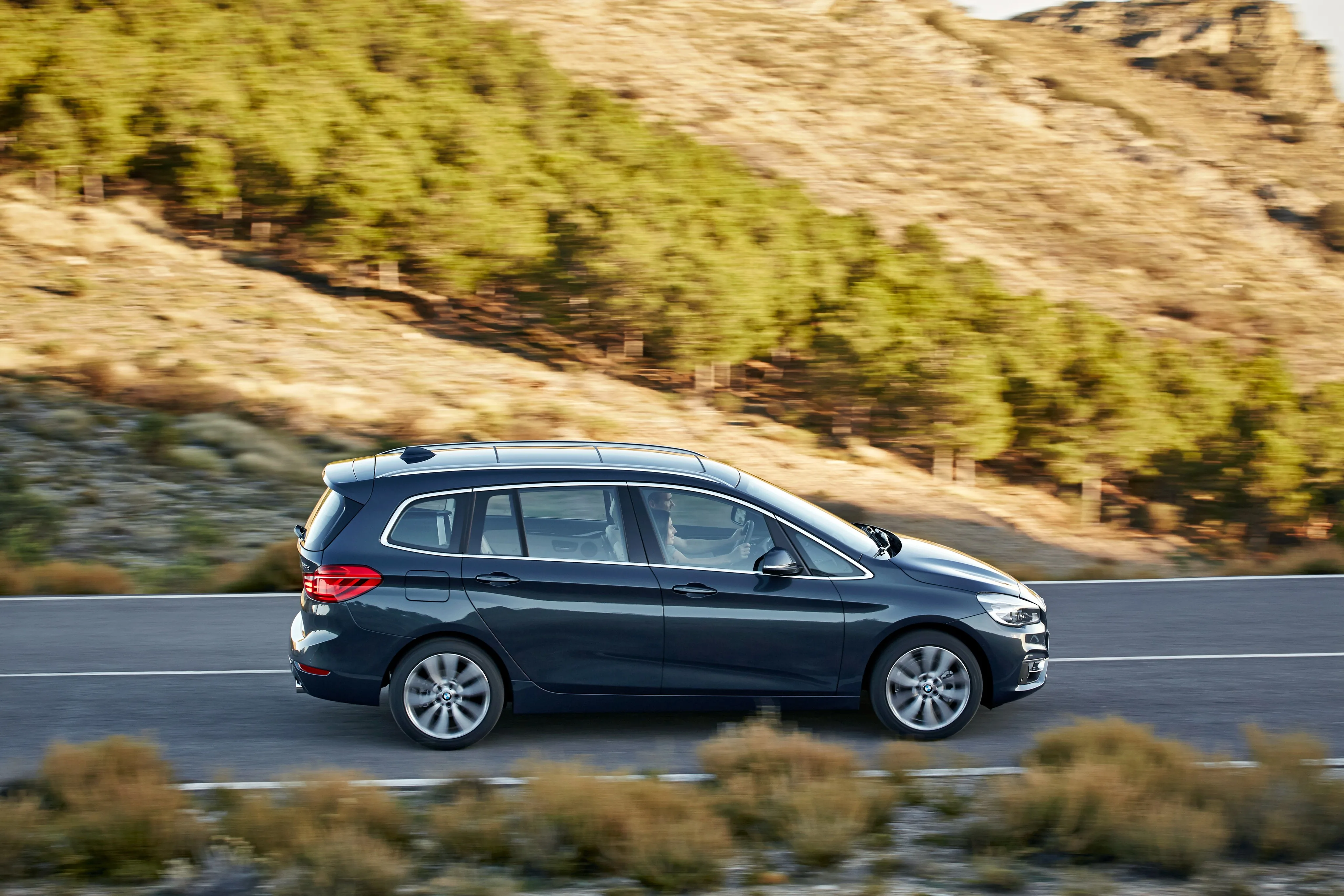 BMW-2-Series-Gran-Tourer-5390_6.jpg