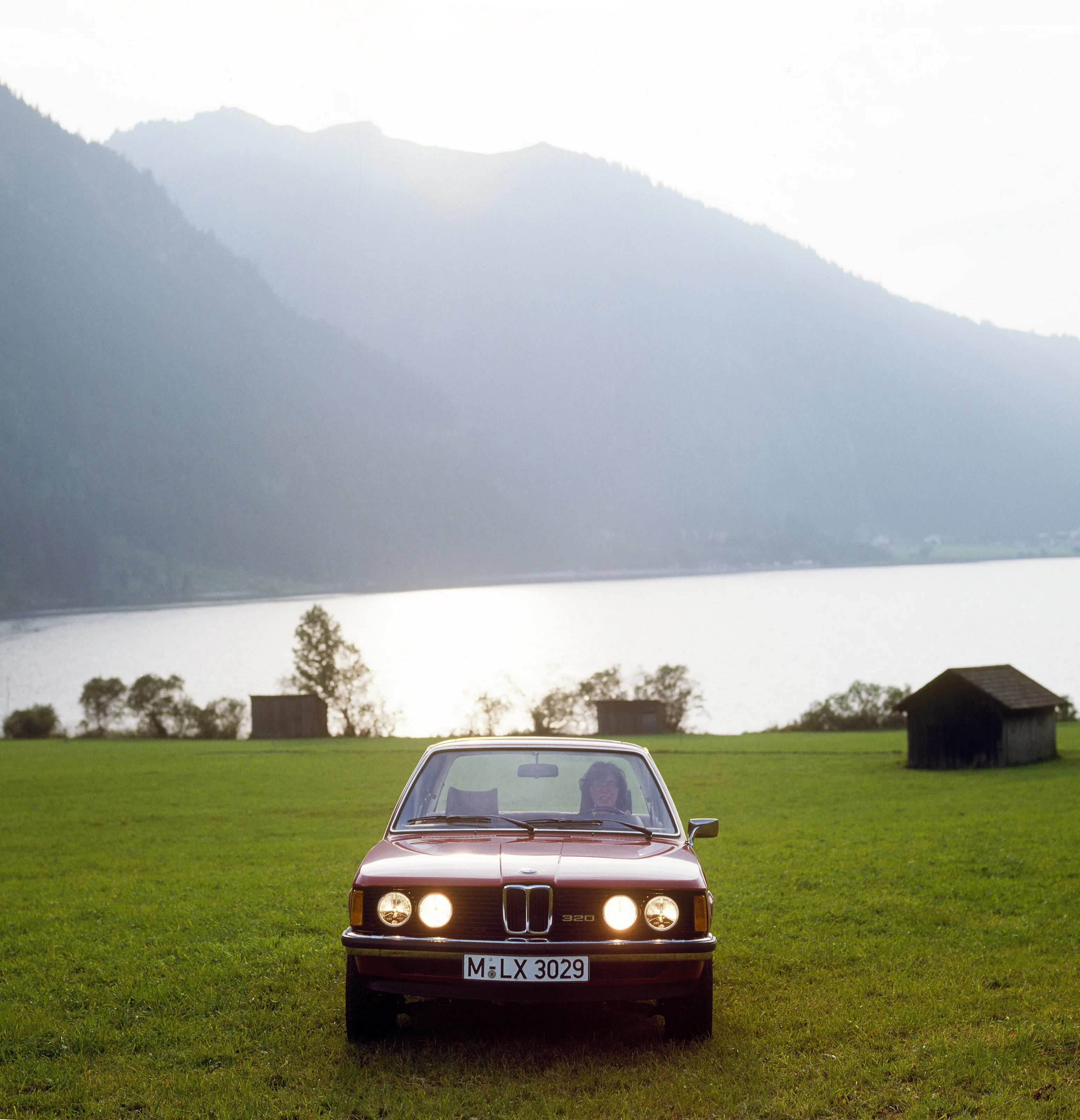 BMW-3-Series-Coupe-E21-1645_57.jpeg