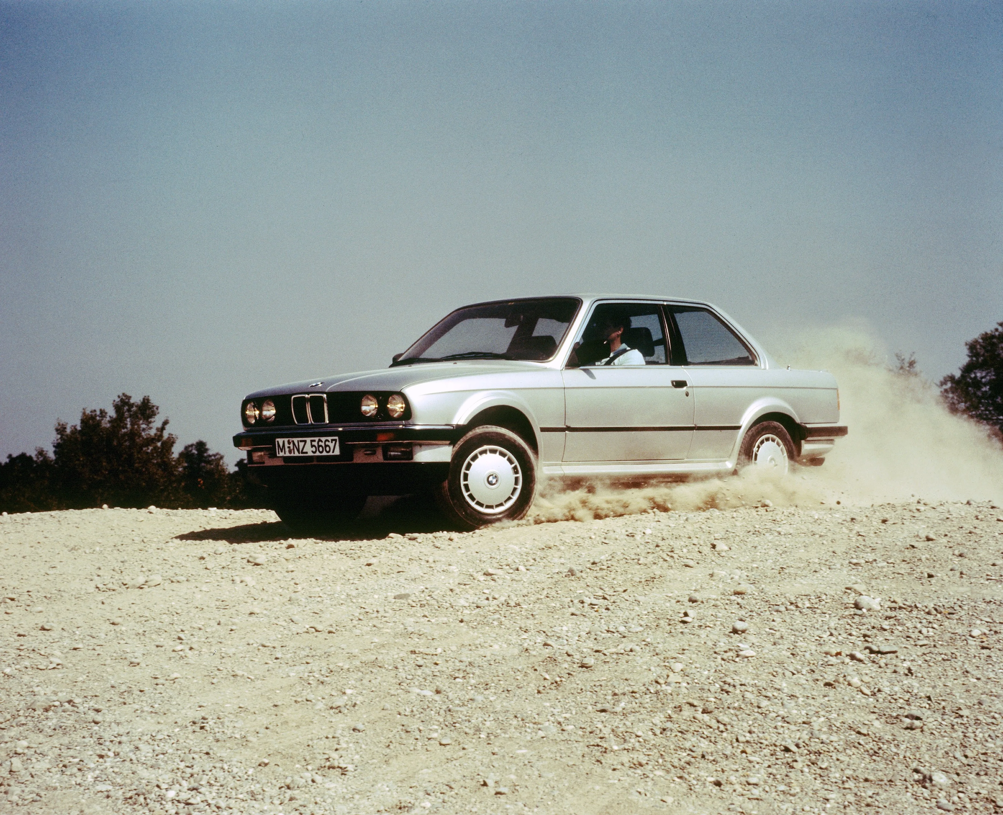 BMW-3-Series-Coupe-E30-763_54.jpeg
