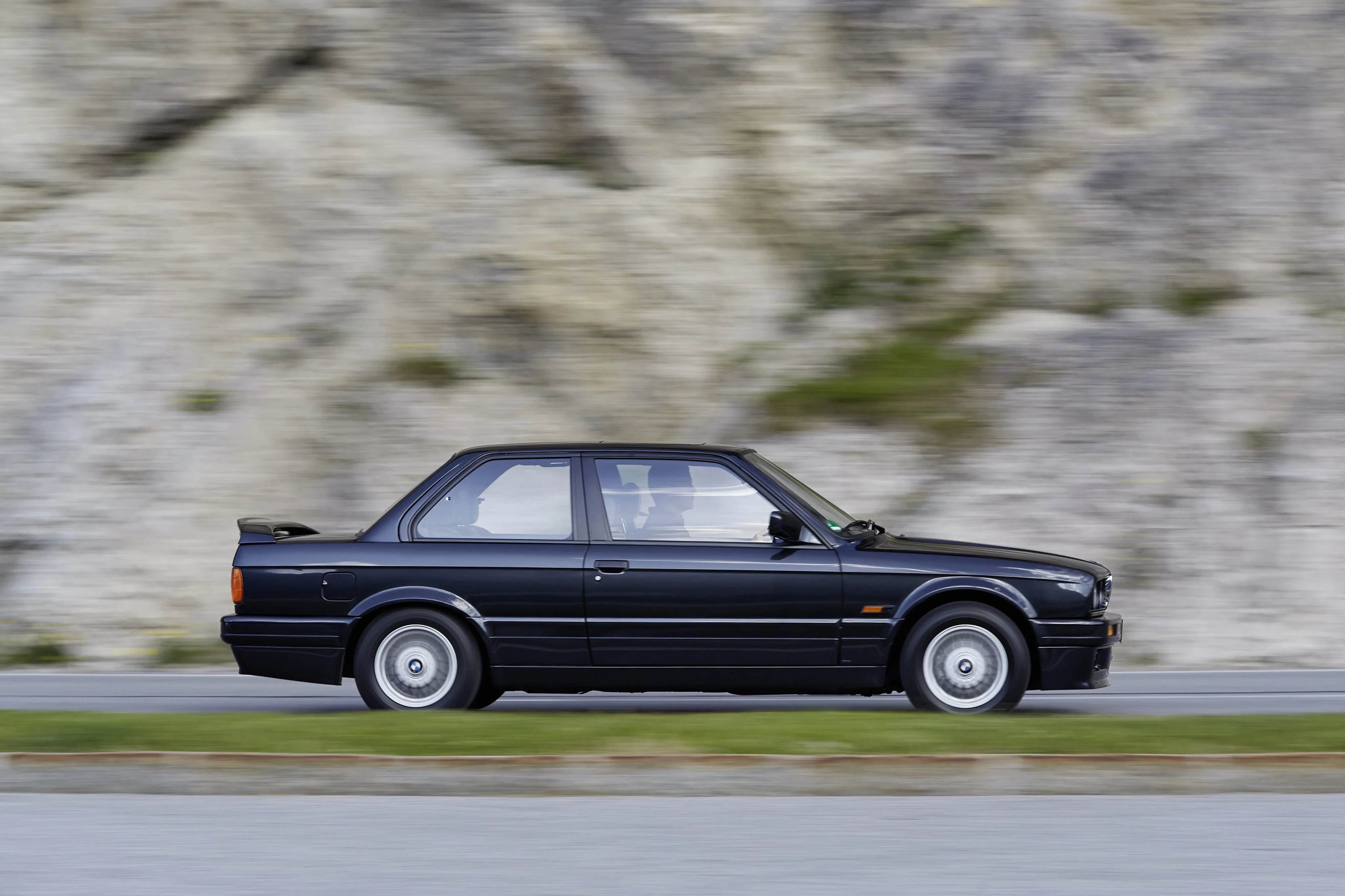 BMW-3-Series-Coupe-E30-763_57.jpeg