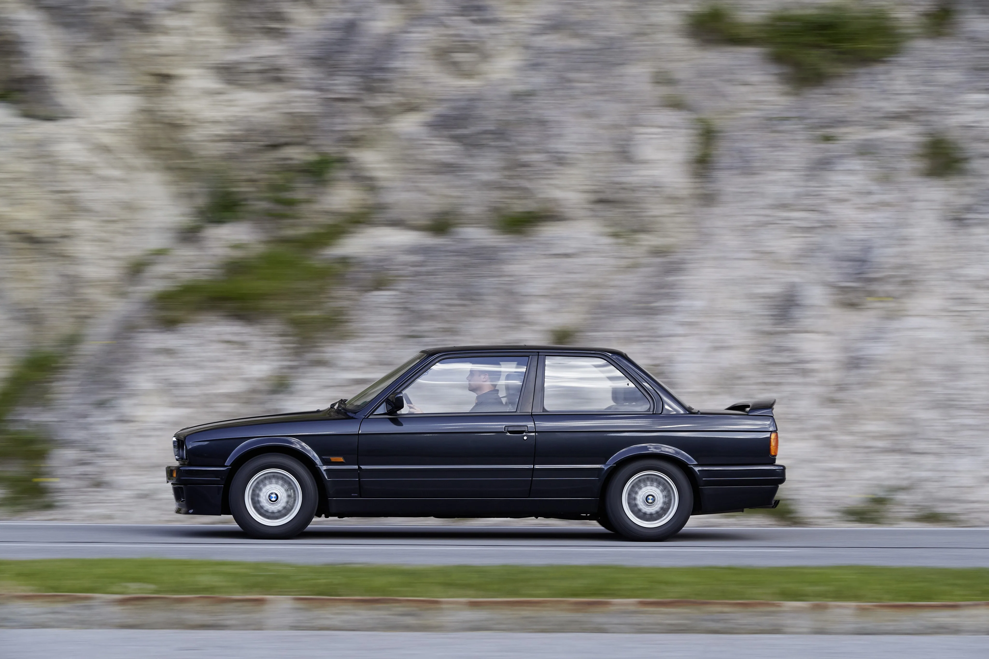 BMW-3-Series-Coupe-E30-763_58.jpeg