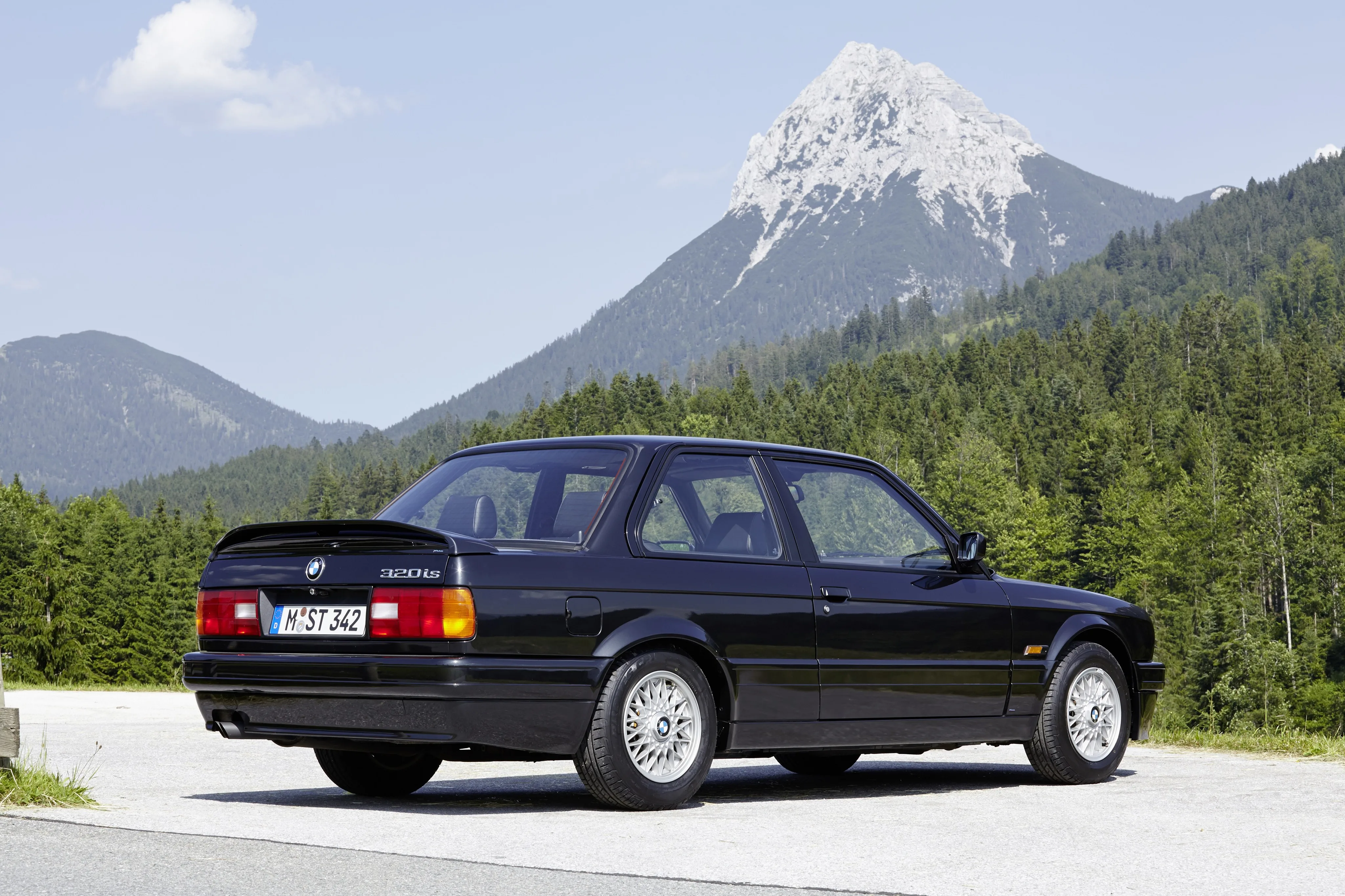 BMW-3-Series-Coupe-E30-763_60.jpeg