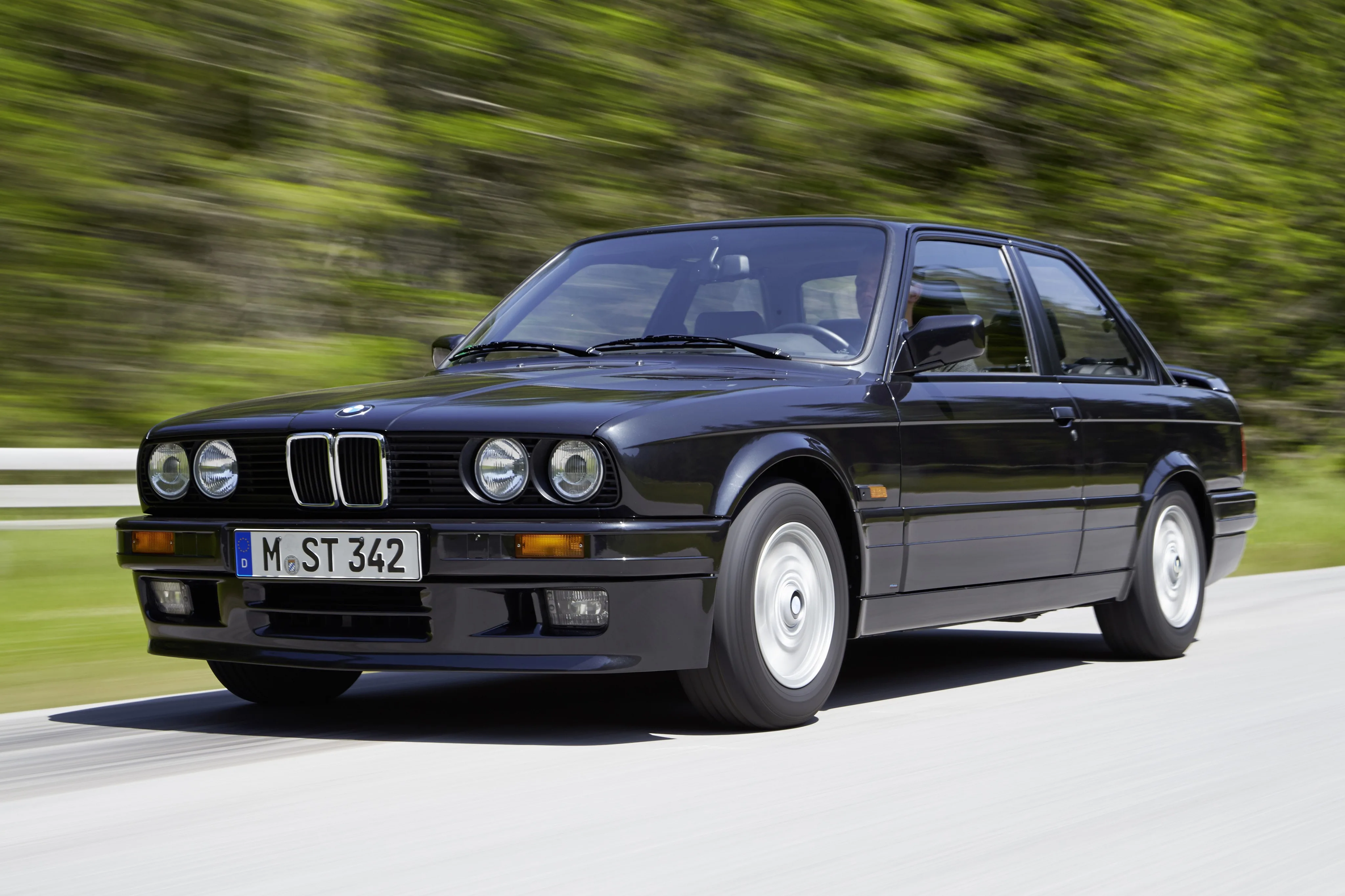 BMW-3-Series-Coupe-E30-763_61.jpeg