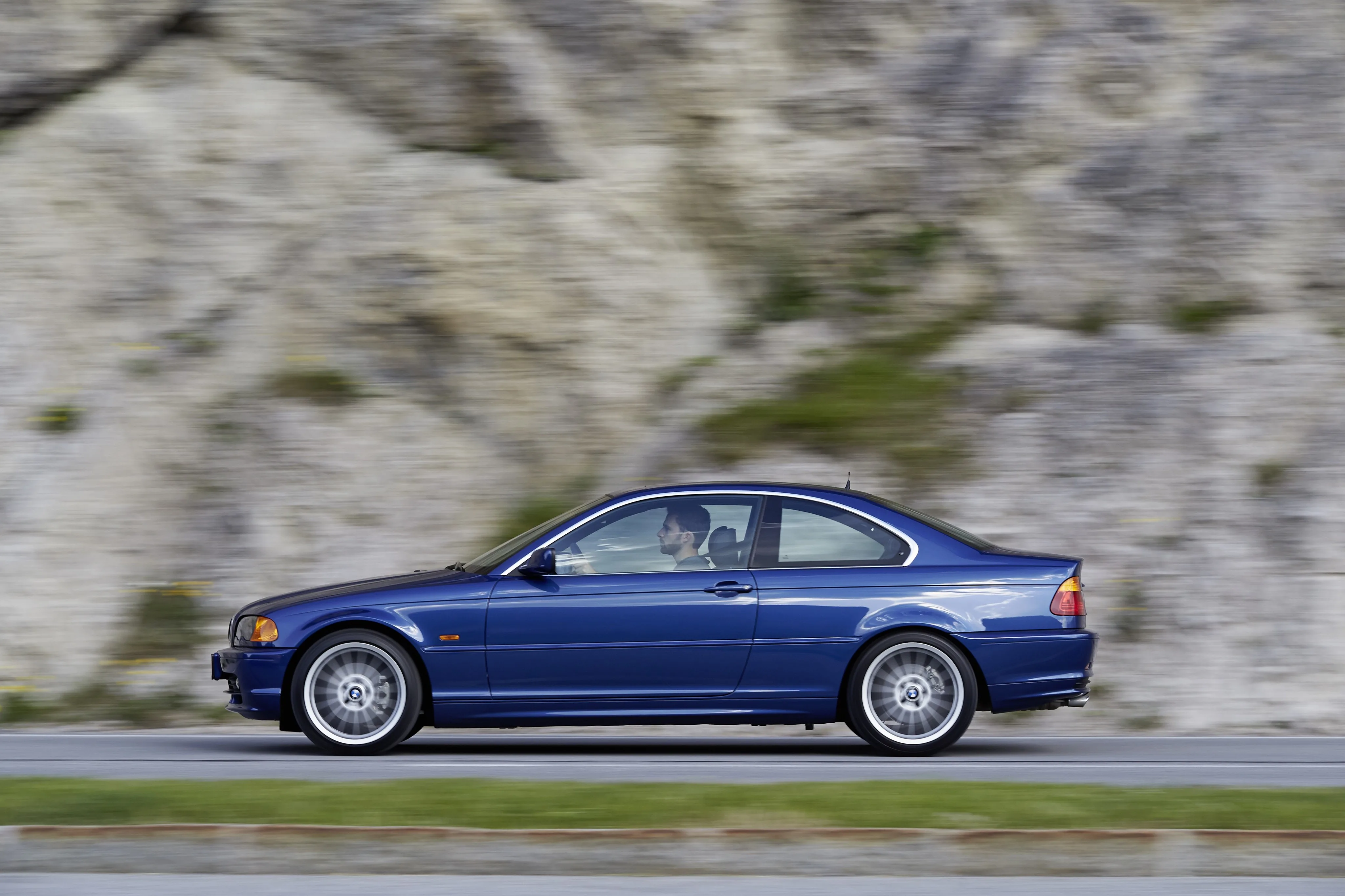 BMW-3-Series-Coupe-E46-1227_57.jpeg