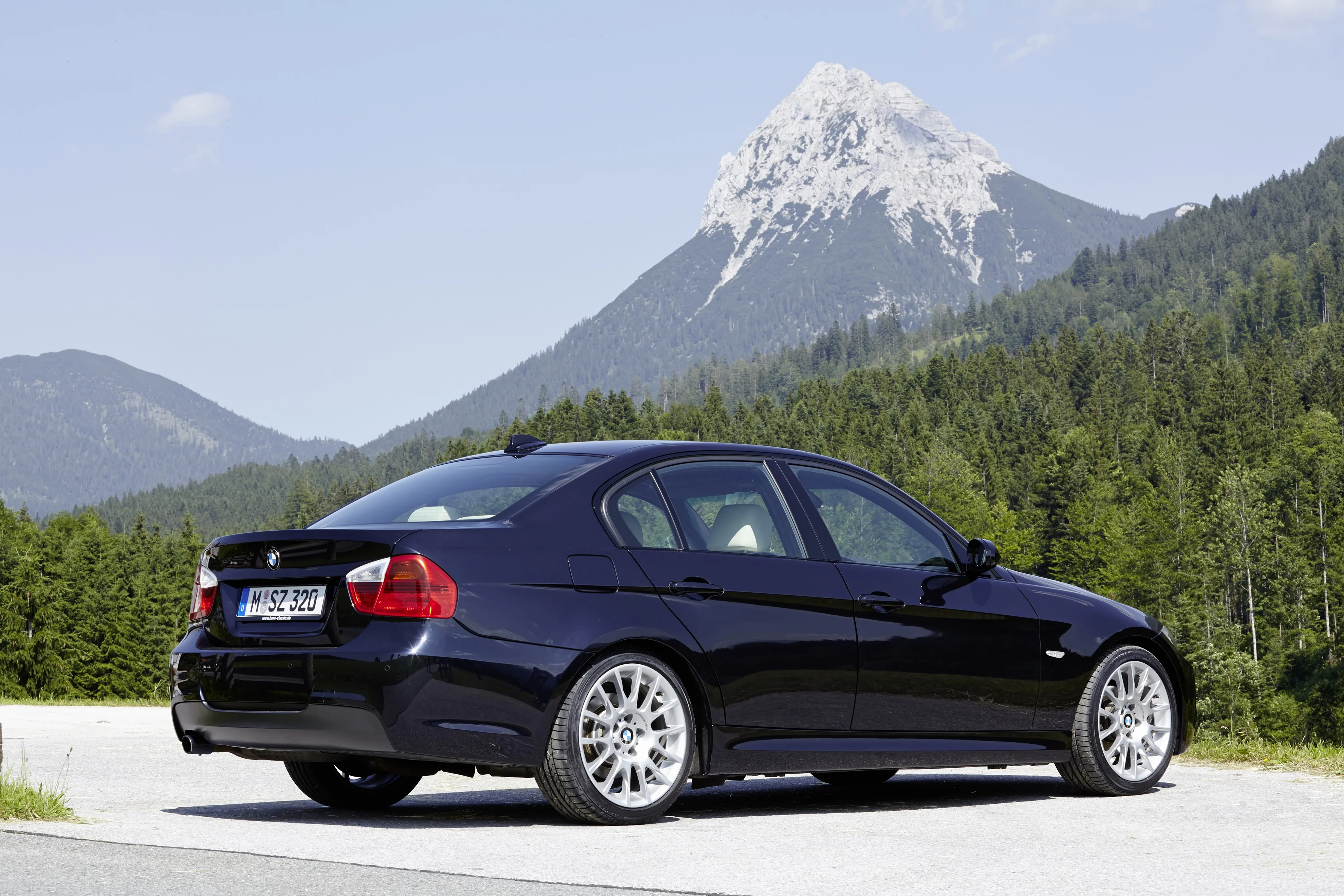 BMW-3-Series-E90-47_105-1.jpeg