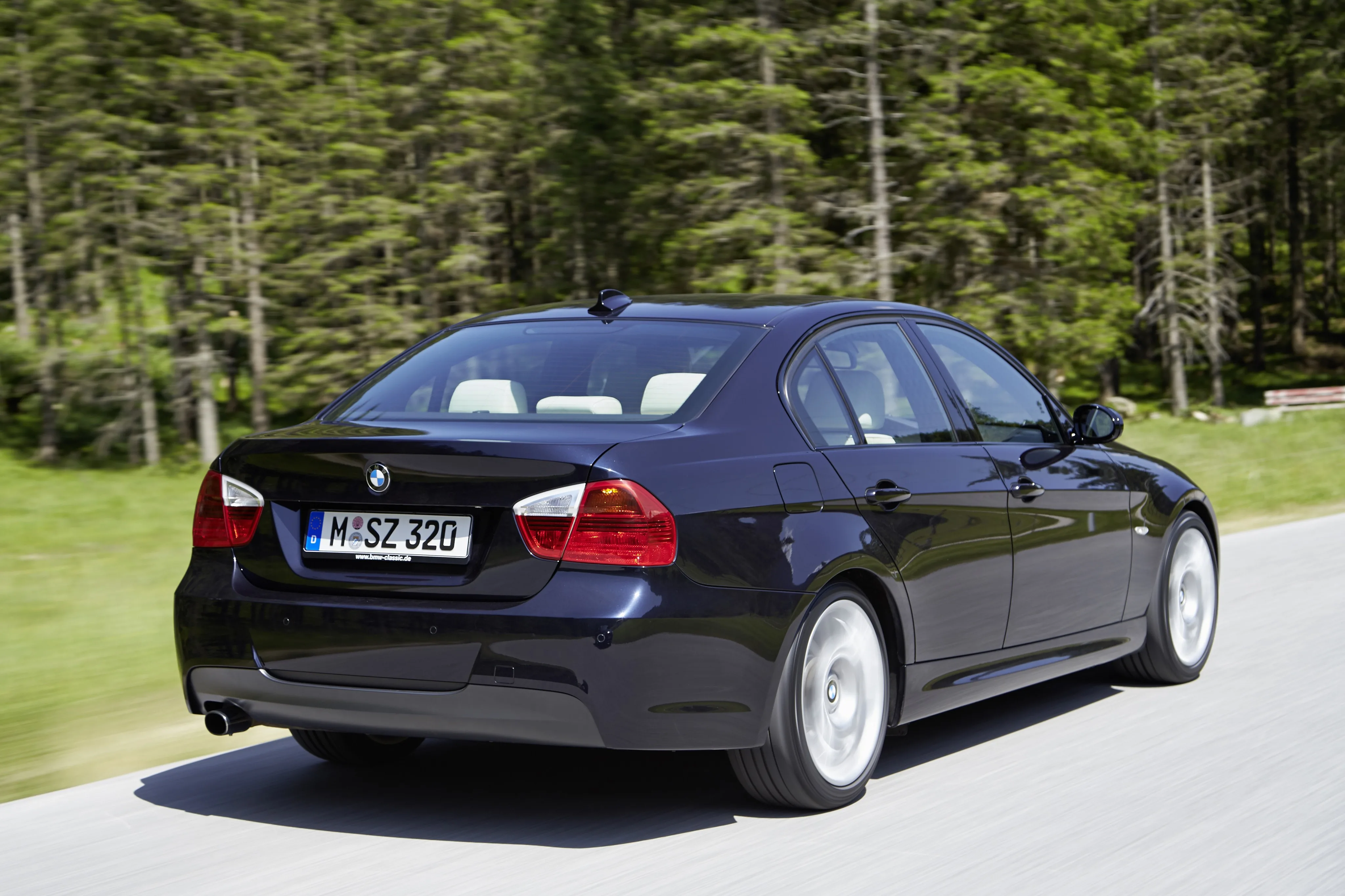 BMW-3-Series-E90-47_107-1.jpeg