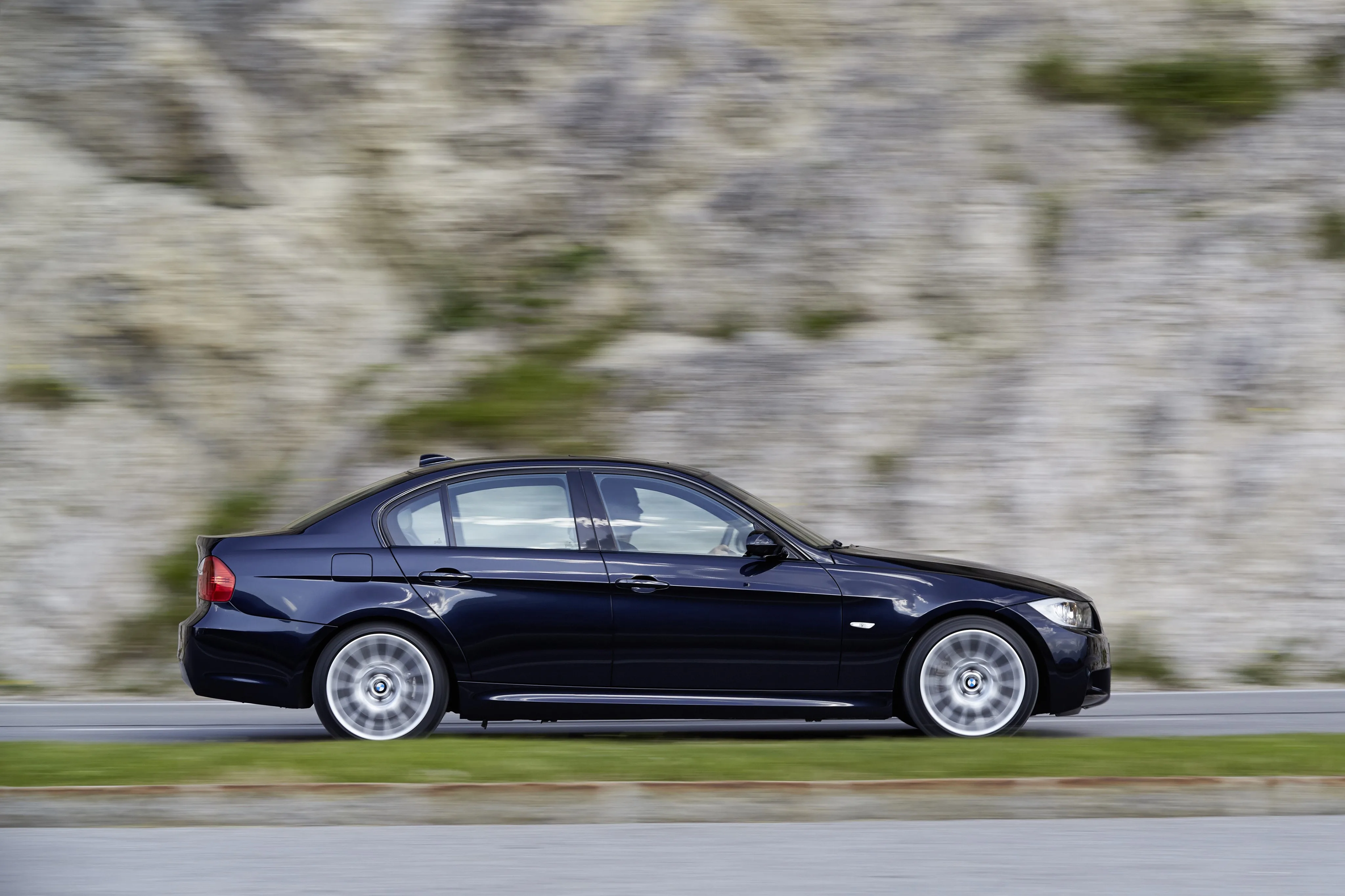 BMW-3-Series-E90-47_108-1.jpeg