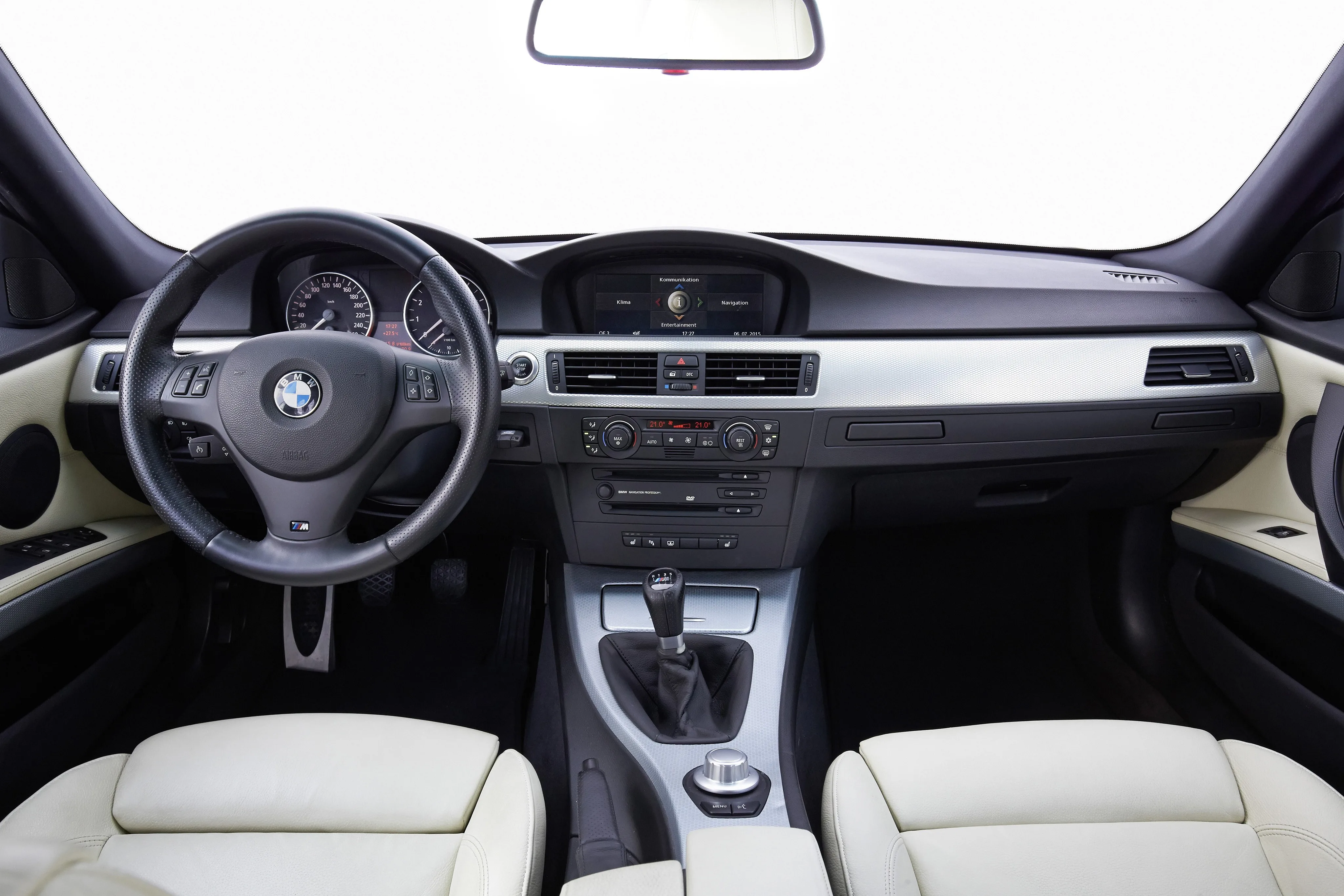 BMW-3-Series-E90-47_28.jpeg