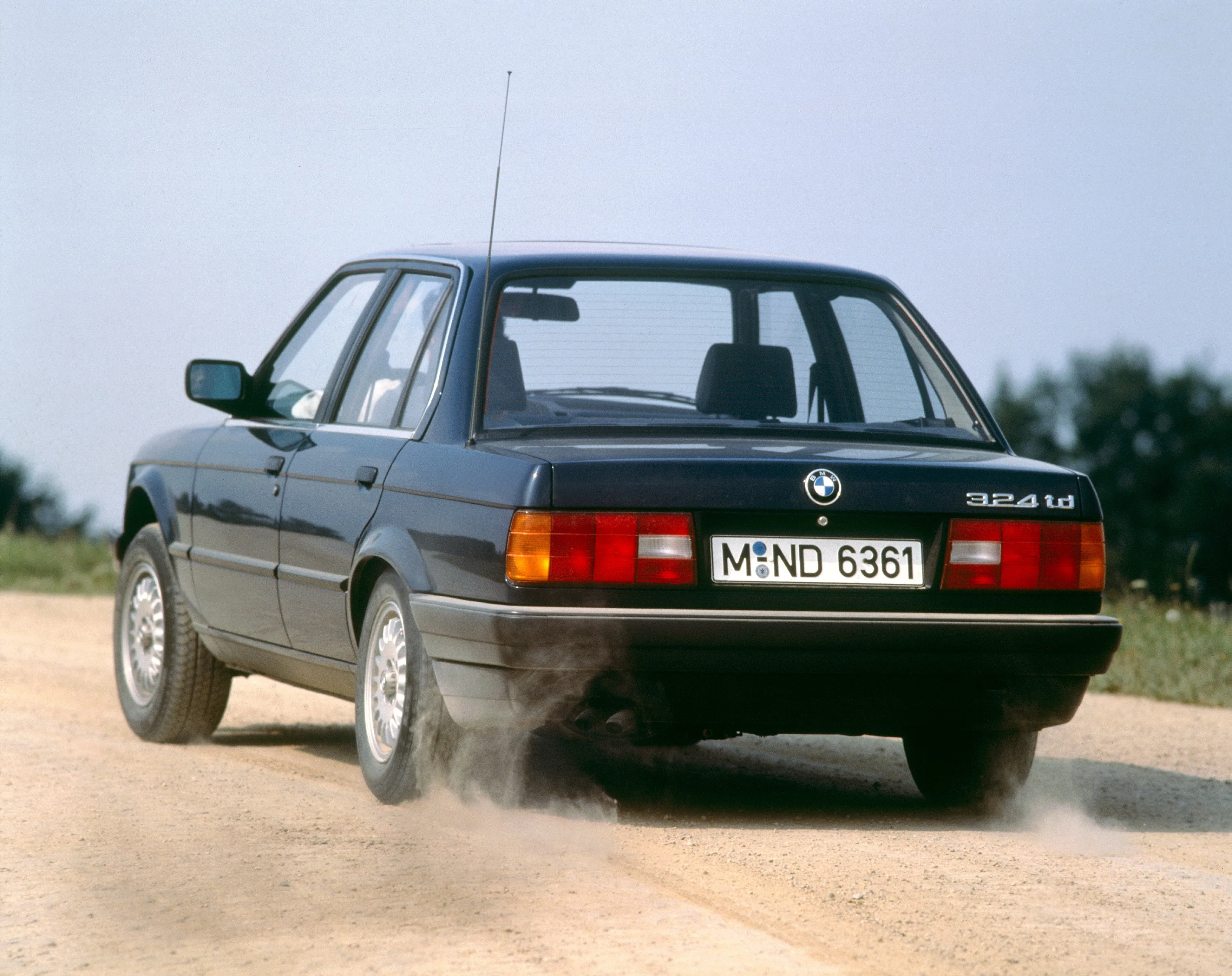 BMW-3-Series-Sedan-E30-764_39.jpeg