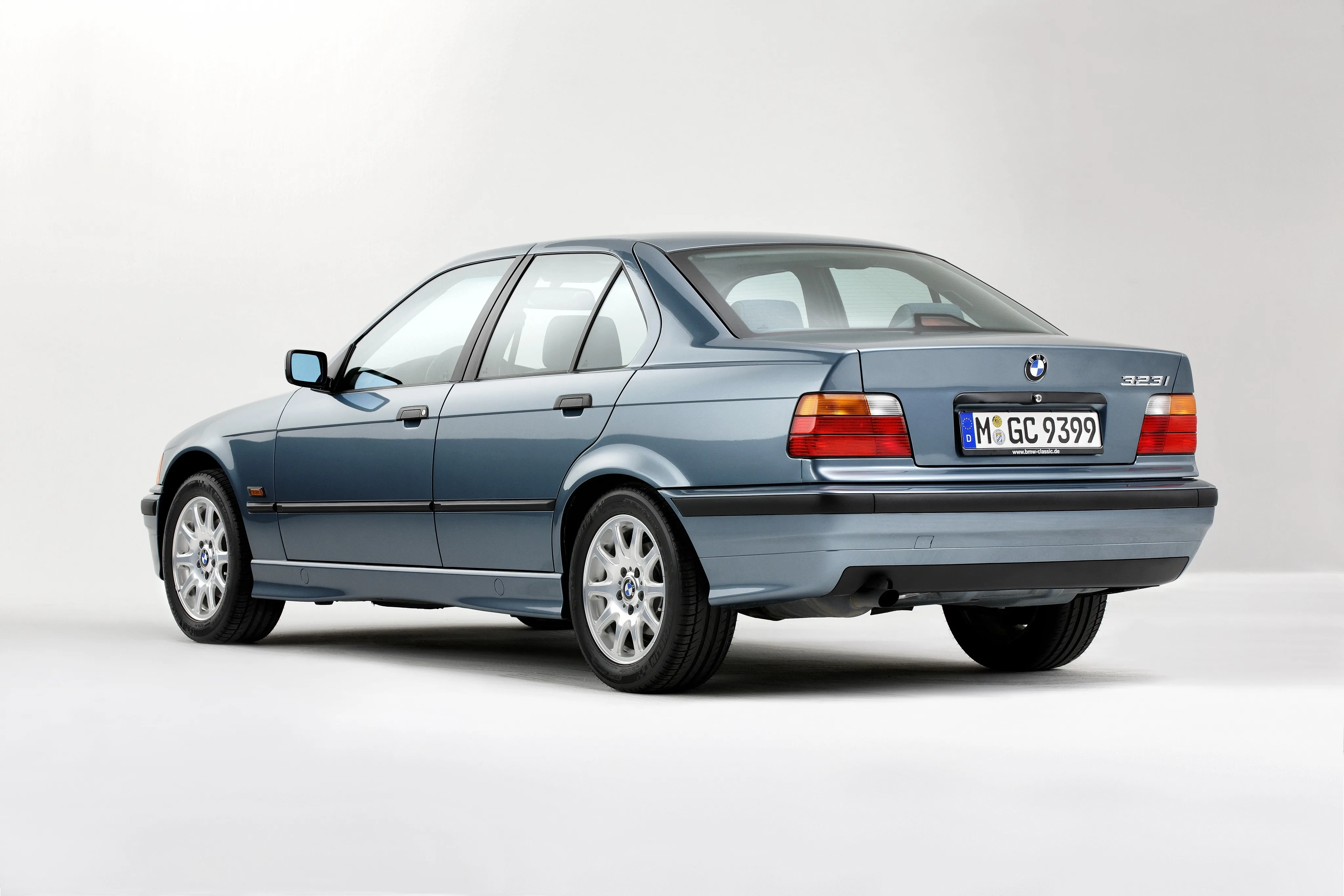 BMW-3-Series-Sedan-E36-767_34.jpeg