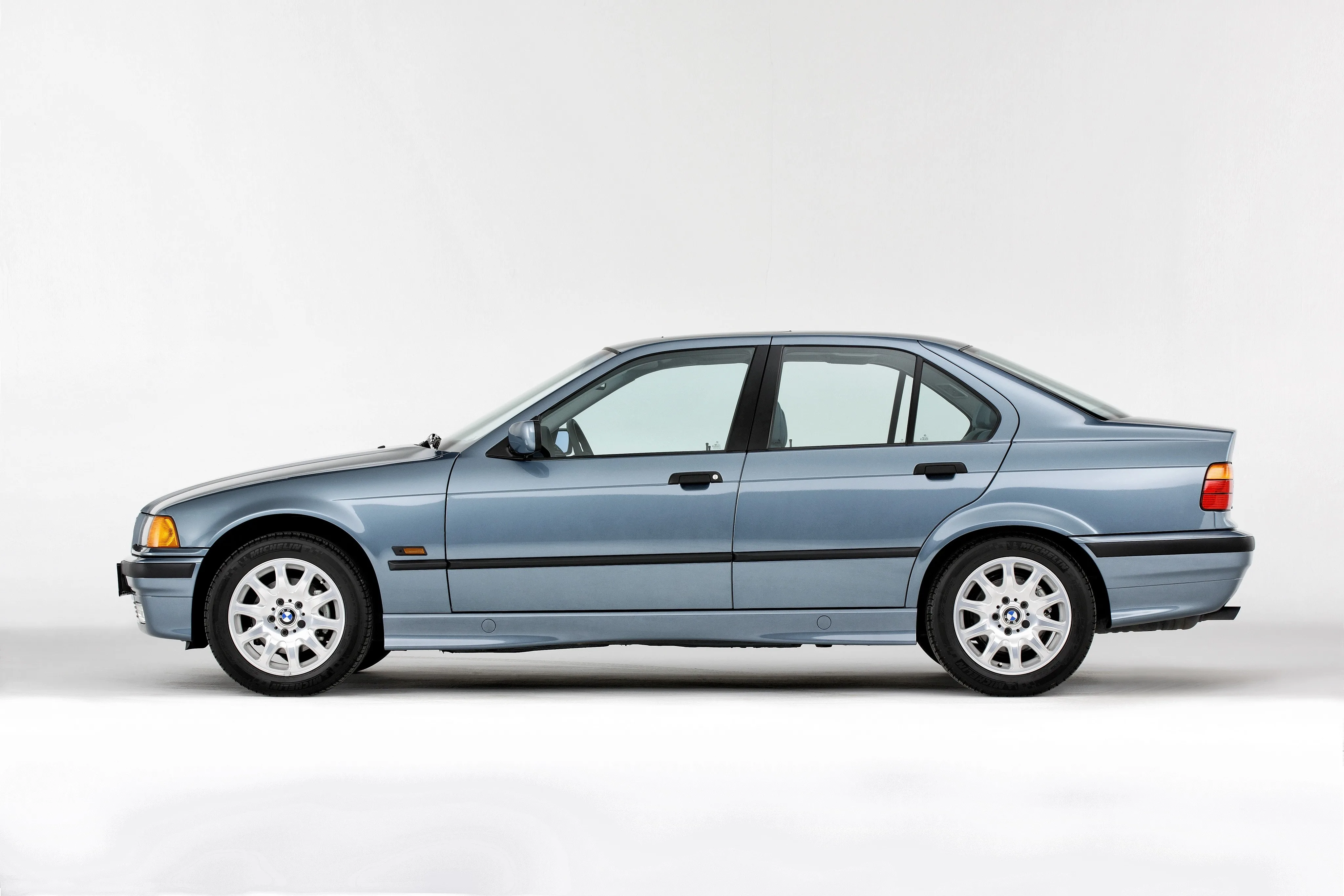 BMW-3-Series-Sedan-E36-767_35.jpeg