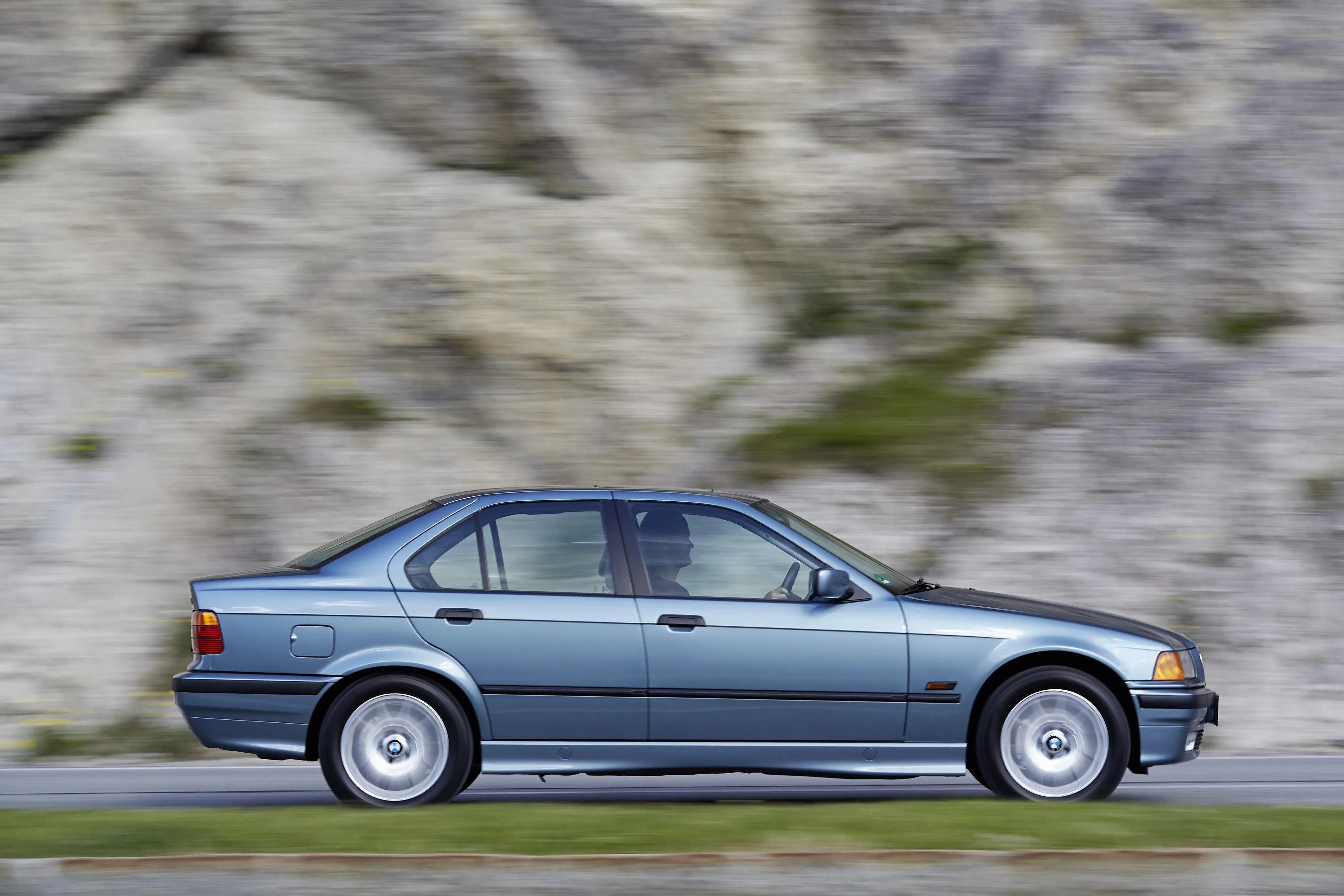 BMW-3-Series-Sedan-E36-767_37.jpeg