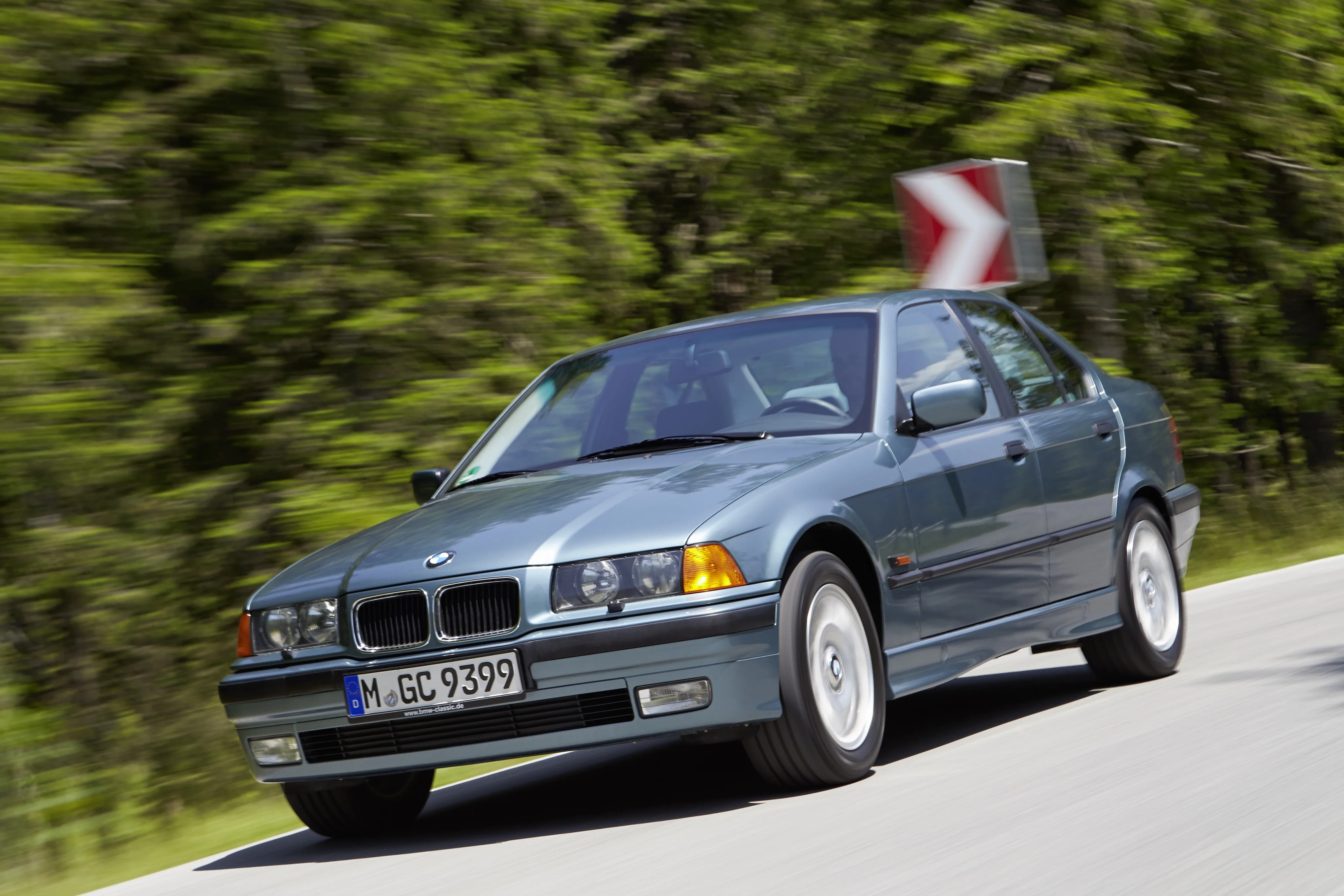 BMW-3-Series-Sedan-E36-767_38.jpeg